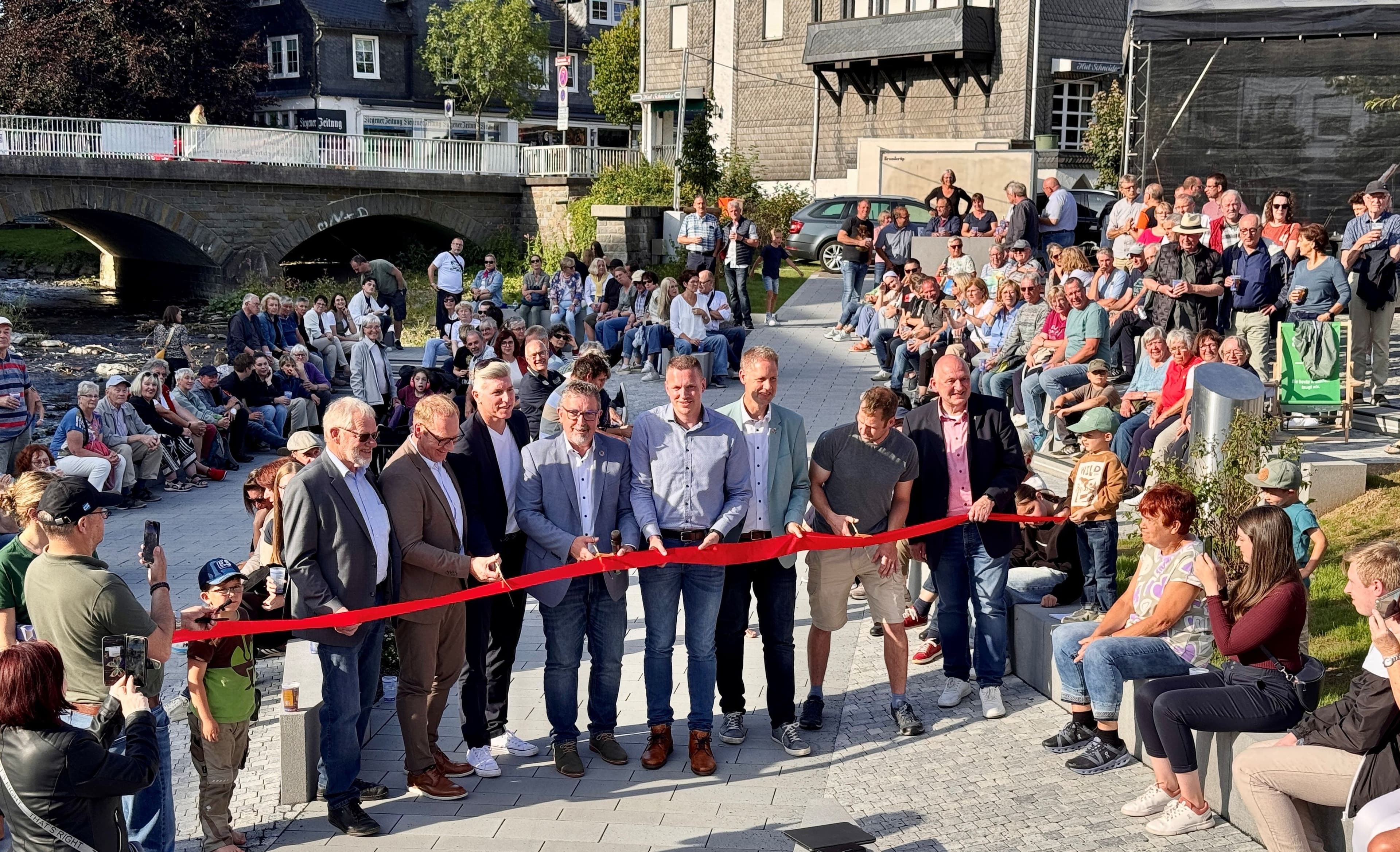 Bad Berleburg feiert neue Uferzone