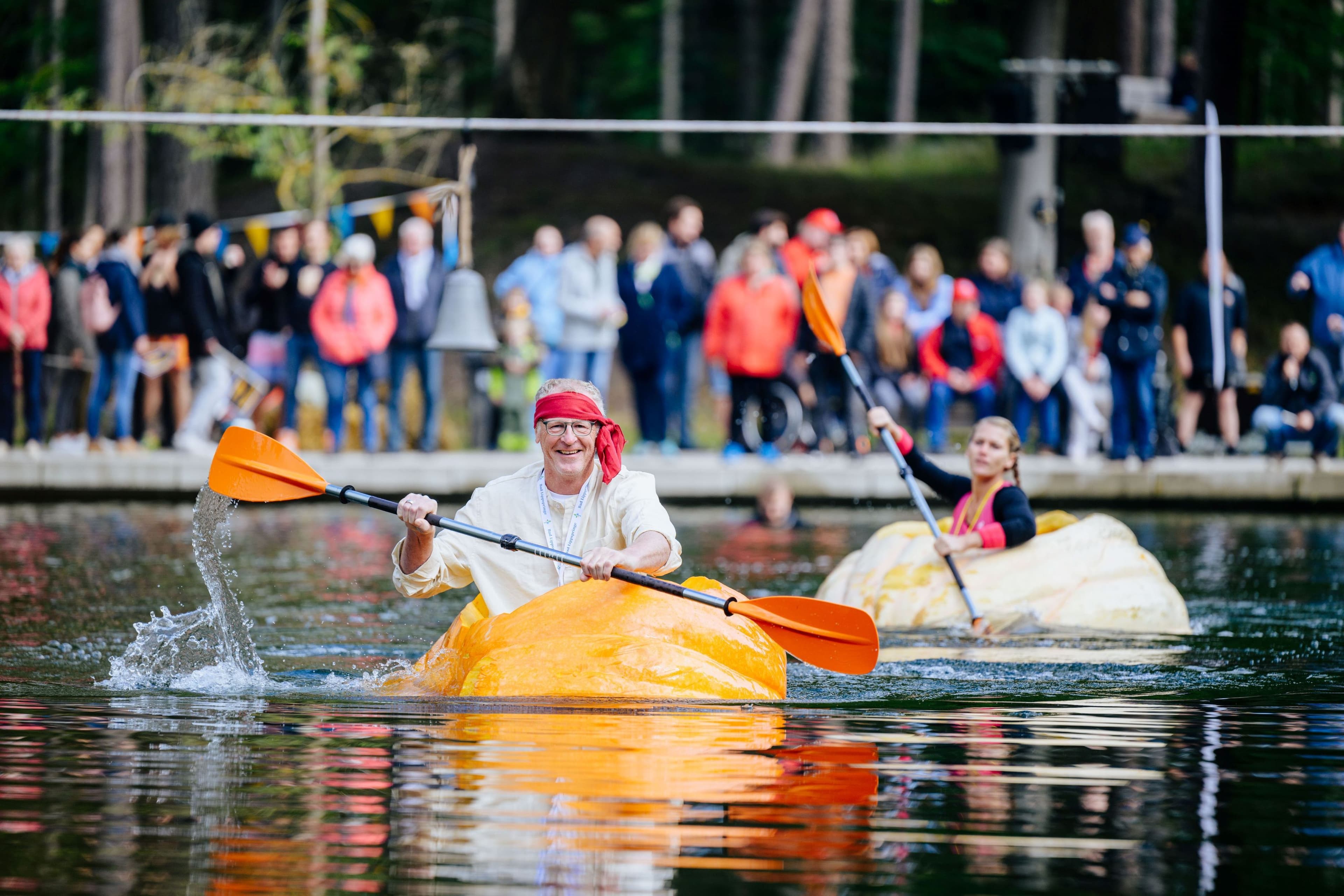 Kürbisse, fertig, los! – Riesenspaß auf dem Wasser