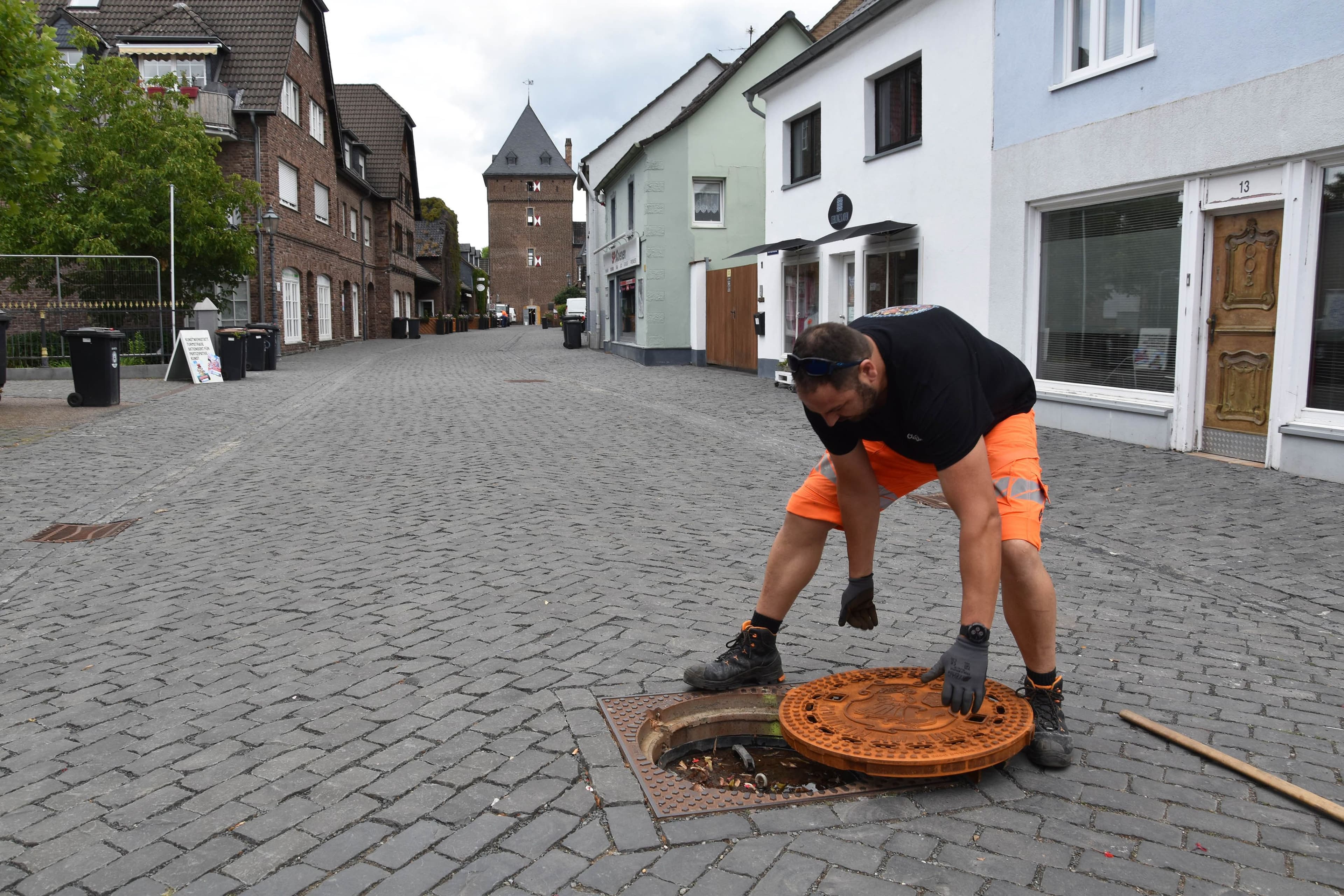 Monheim gestaltet Stadtbild mit individuellen Kanaldeckeln