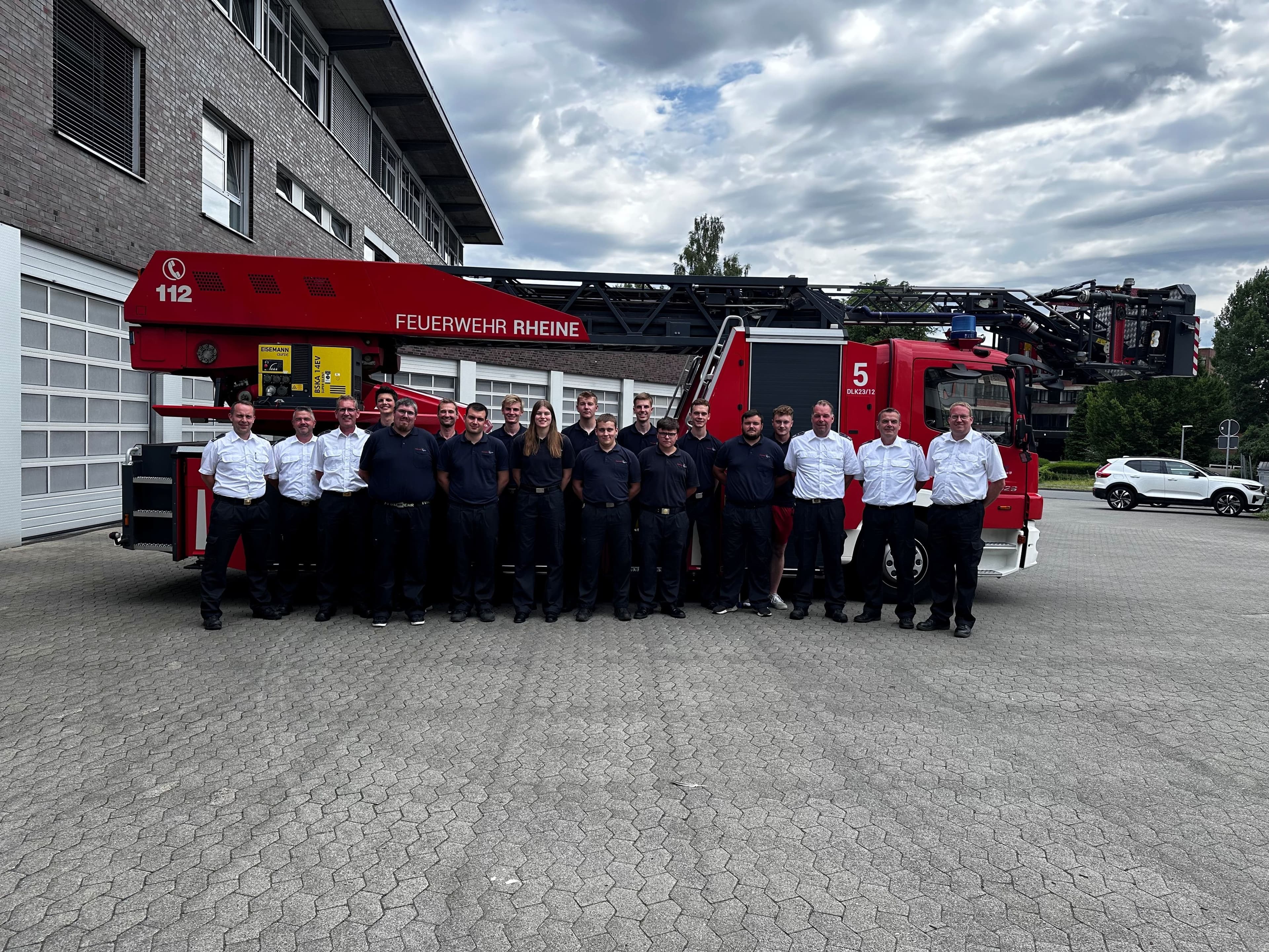 Neue Helden für Rheine: Zwölf Feuerwehrkräfte starten durch