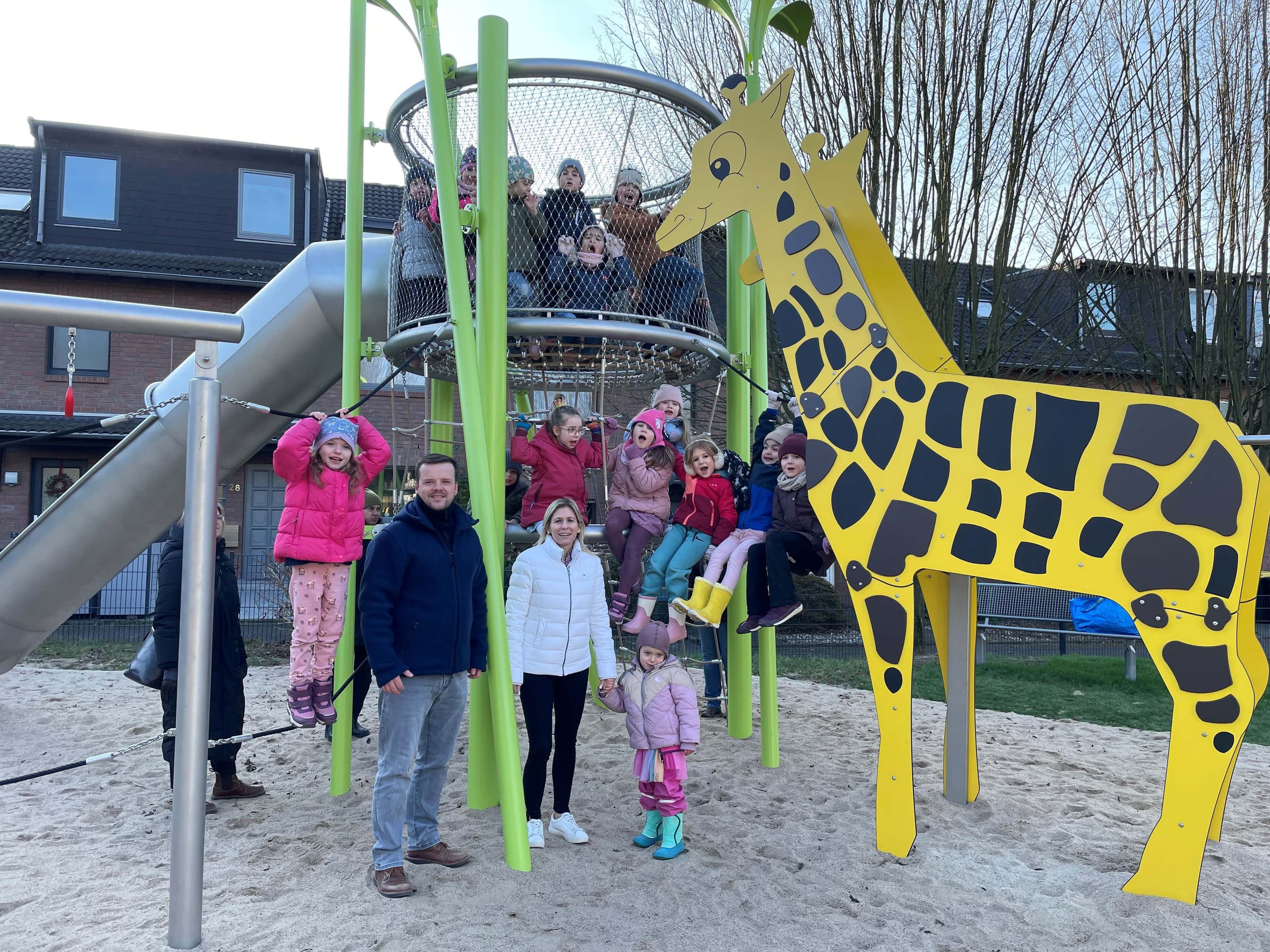 Neuer Giraffenspielplatz in Monheim eröffnet