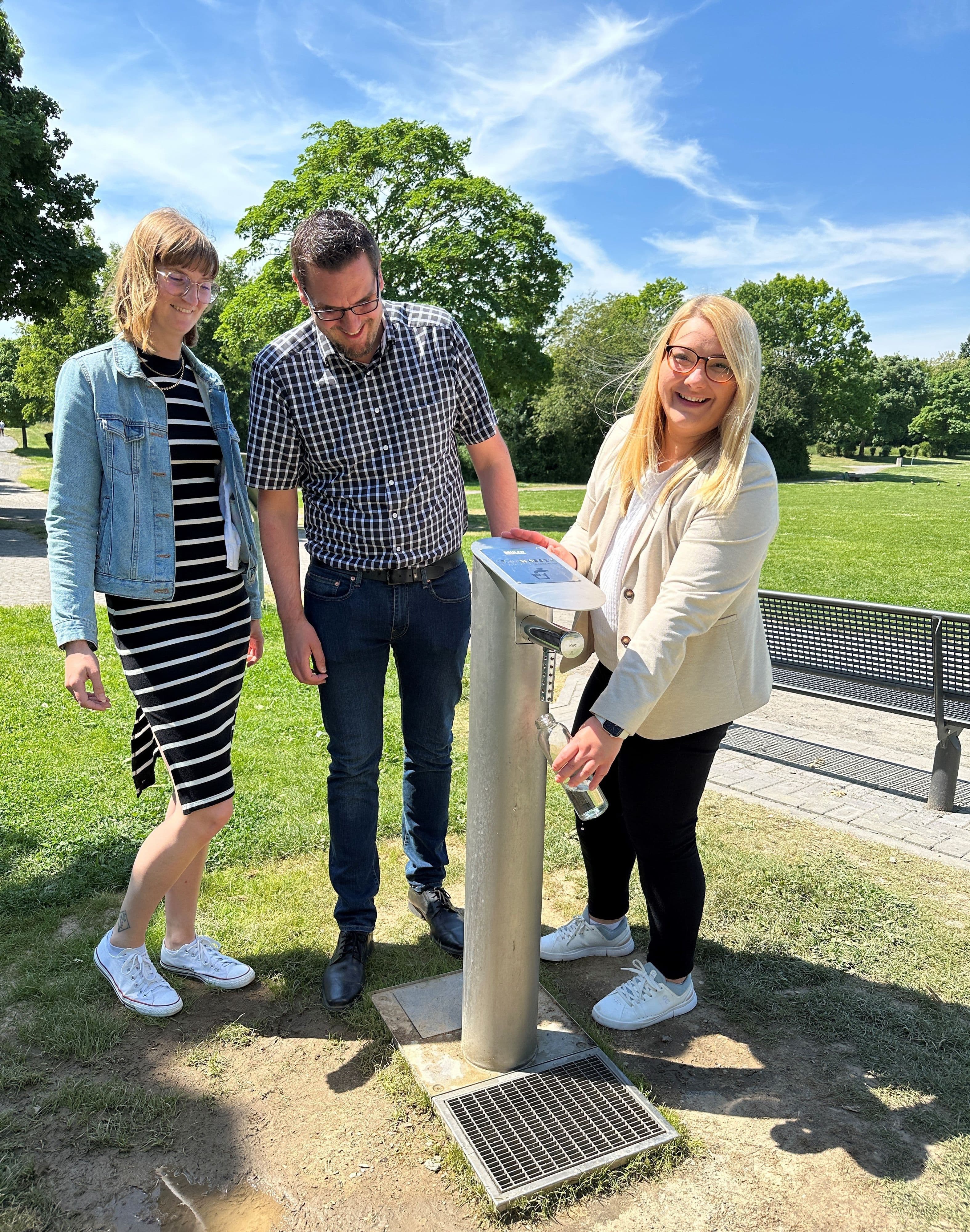 Neuer sensorsteuerter Trinkbrunnen in Wesseling eröffnet