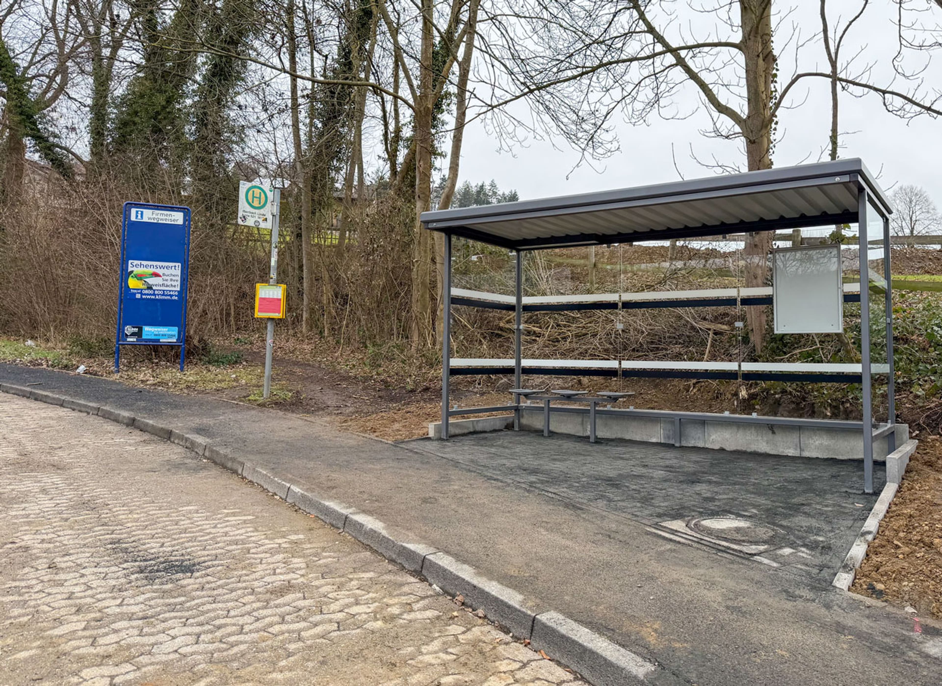 Neues Wartehäuschen an Haltestelle Linde eröffnet