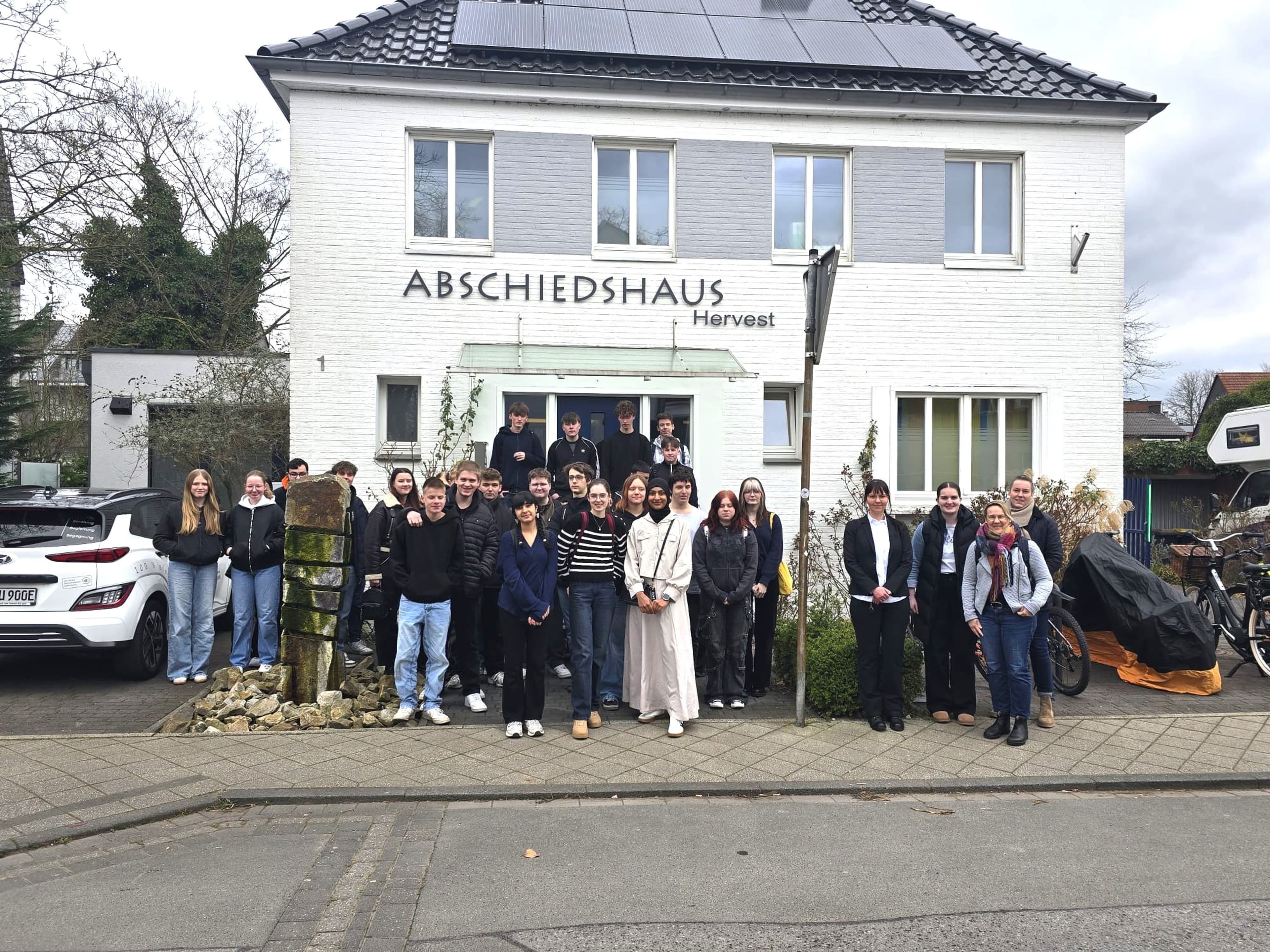 Schüler besuchen Bestattungshaus – Ein Blick hinter die Kulissen