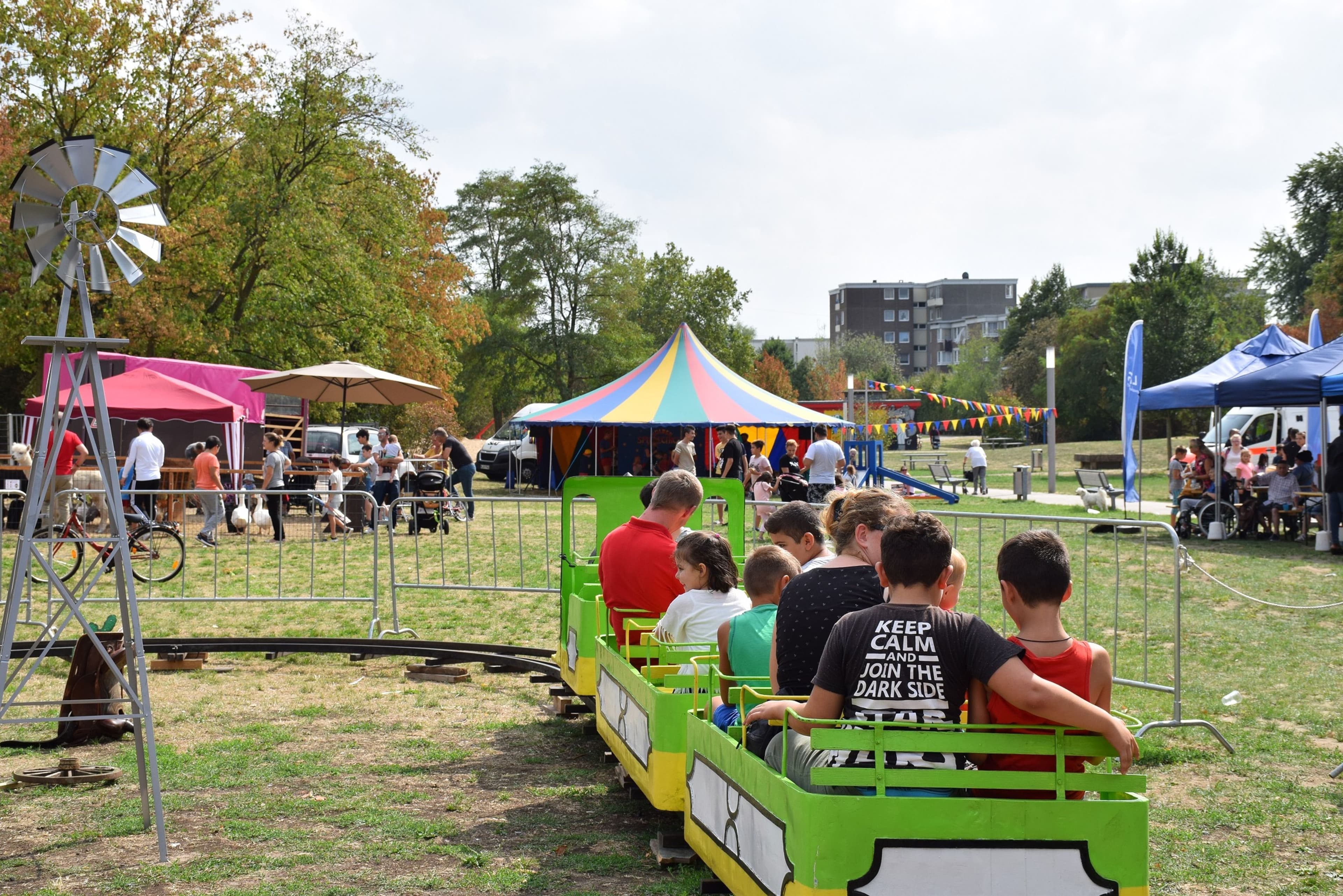 Spaß und Spiel beim Familienpicknick in Monheim