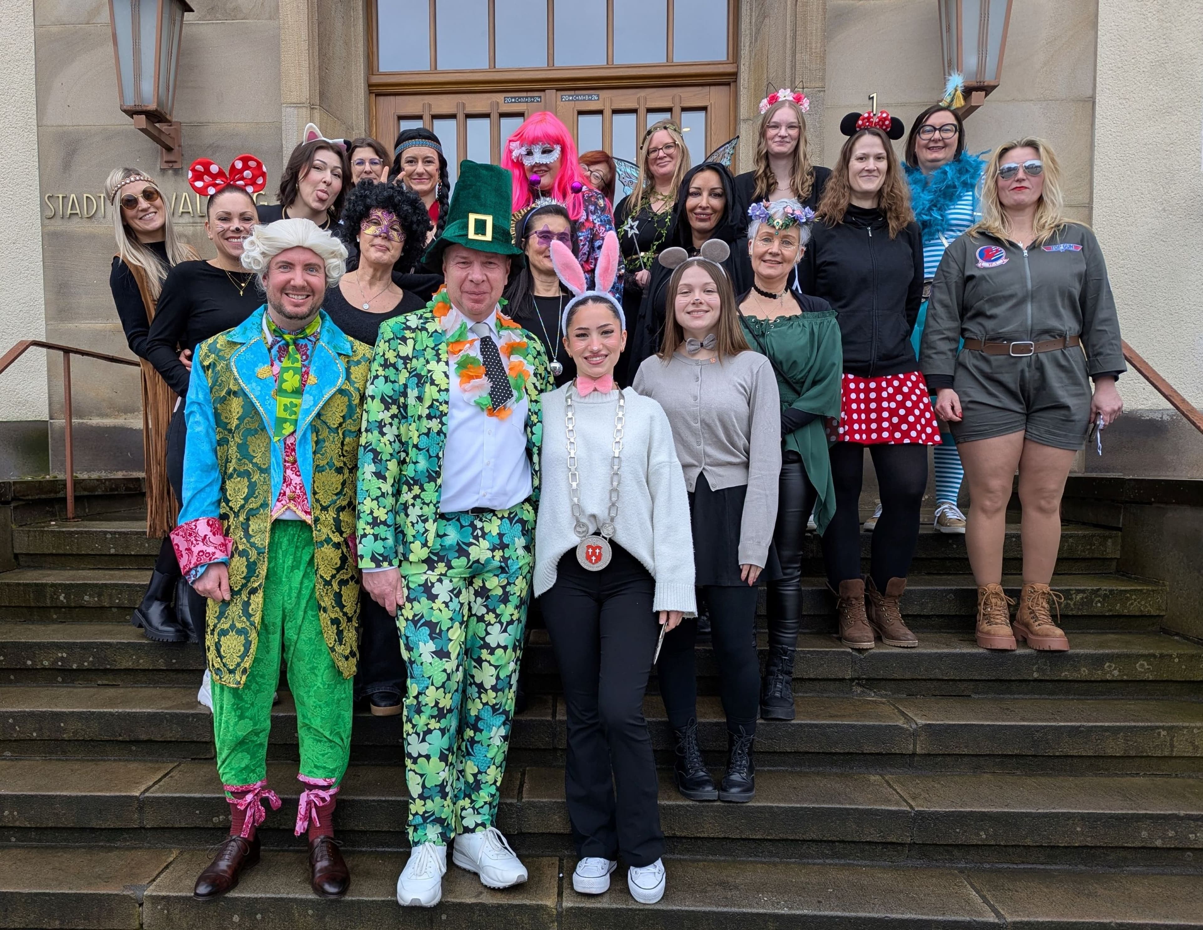 Weiberfastnacht erobert das Rathaus