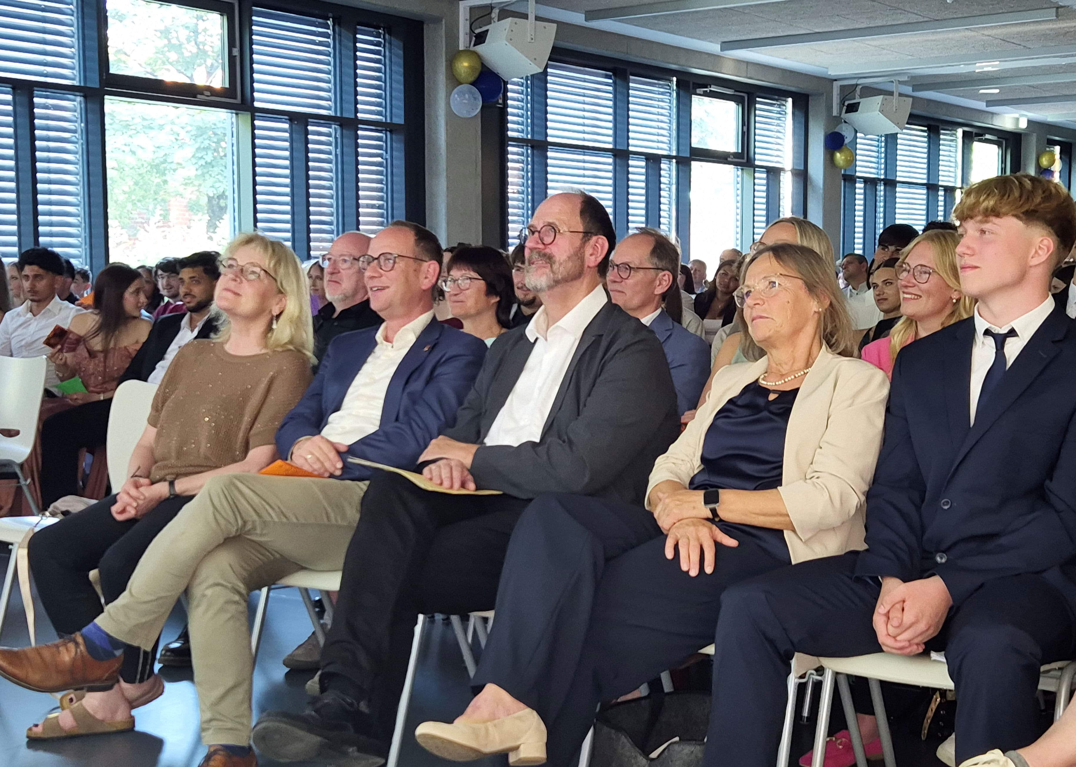 Gäste bei der Verabschiedung der Käthe-Kollwitz-Realschule