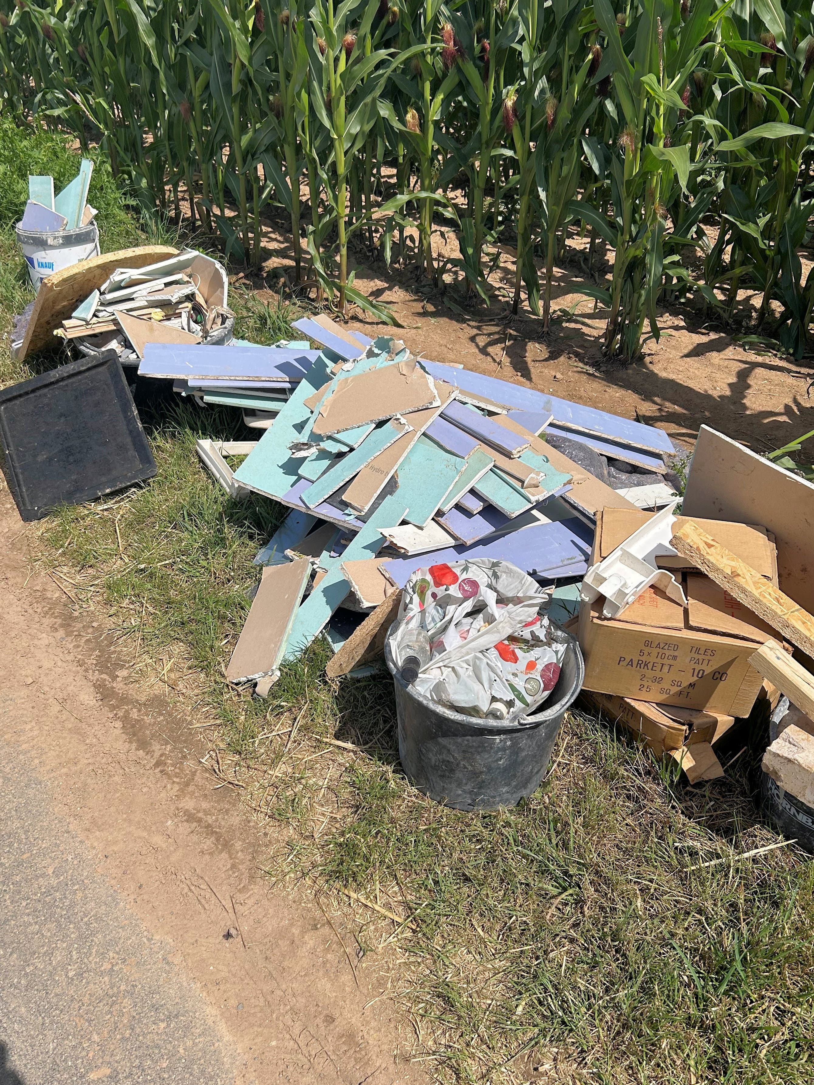 Illegale Müllablagerung in Minden-Päpinghausen: Gefahrstoffe und Baustellenabfälle entdeckt