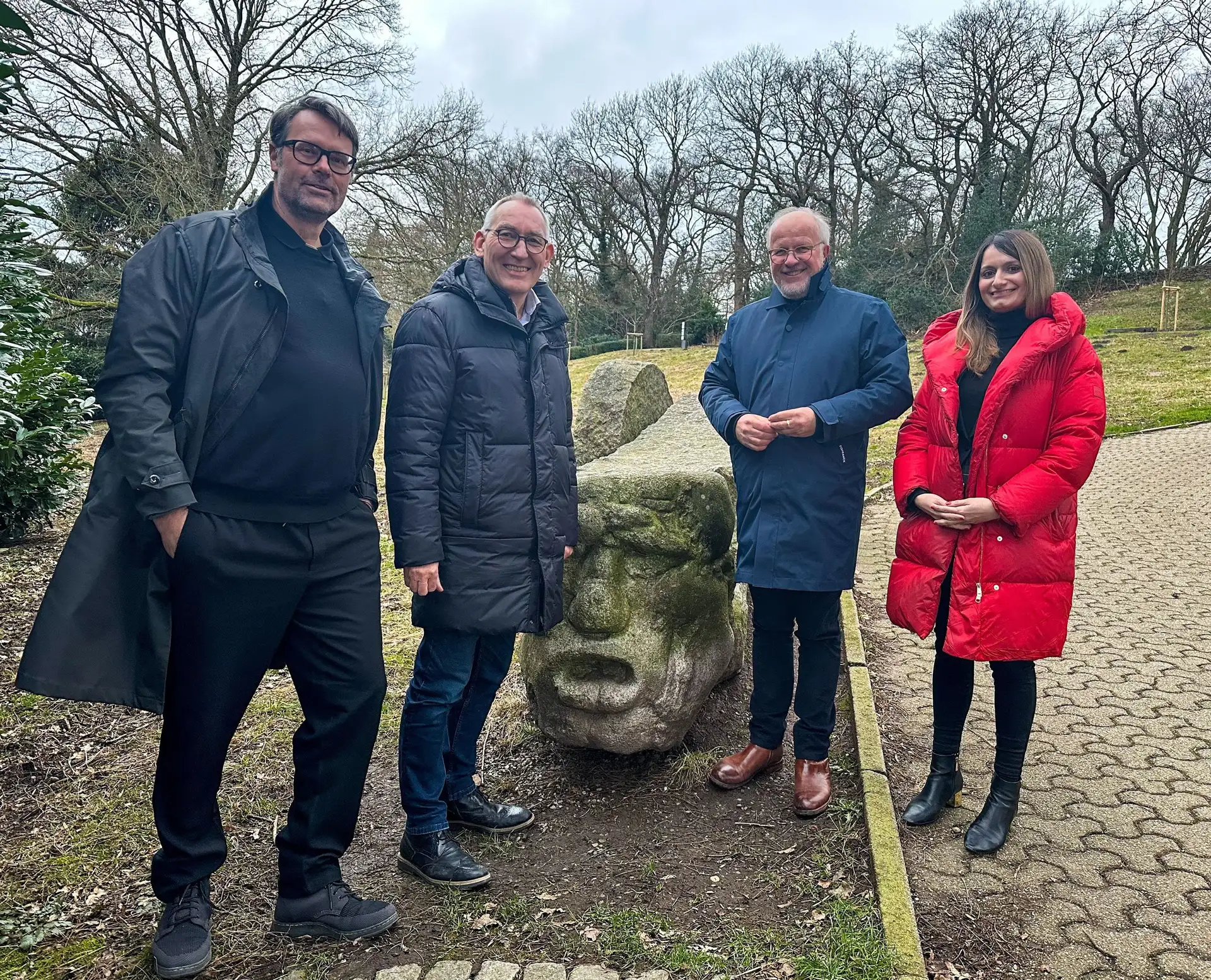 Prominente Besucherschar erkundet den Gethmannschen Garten