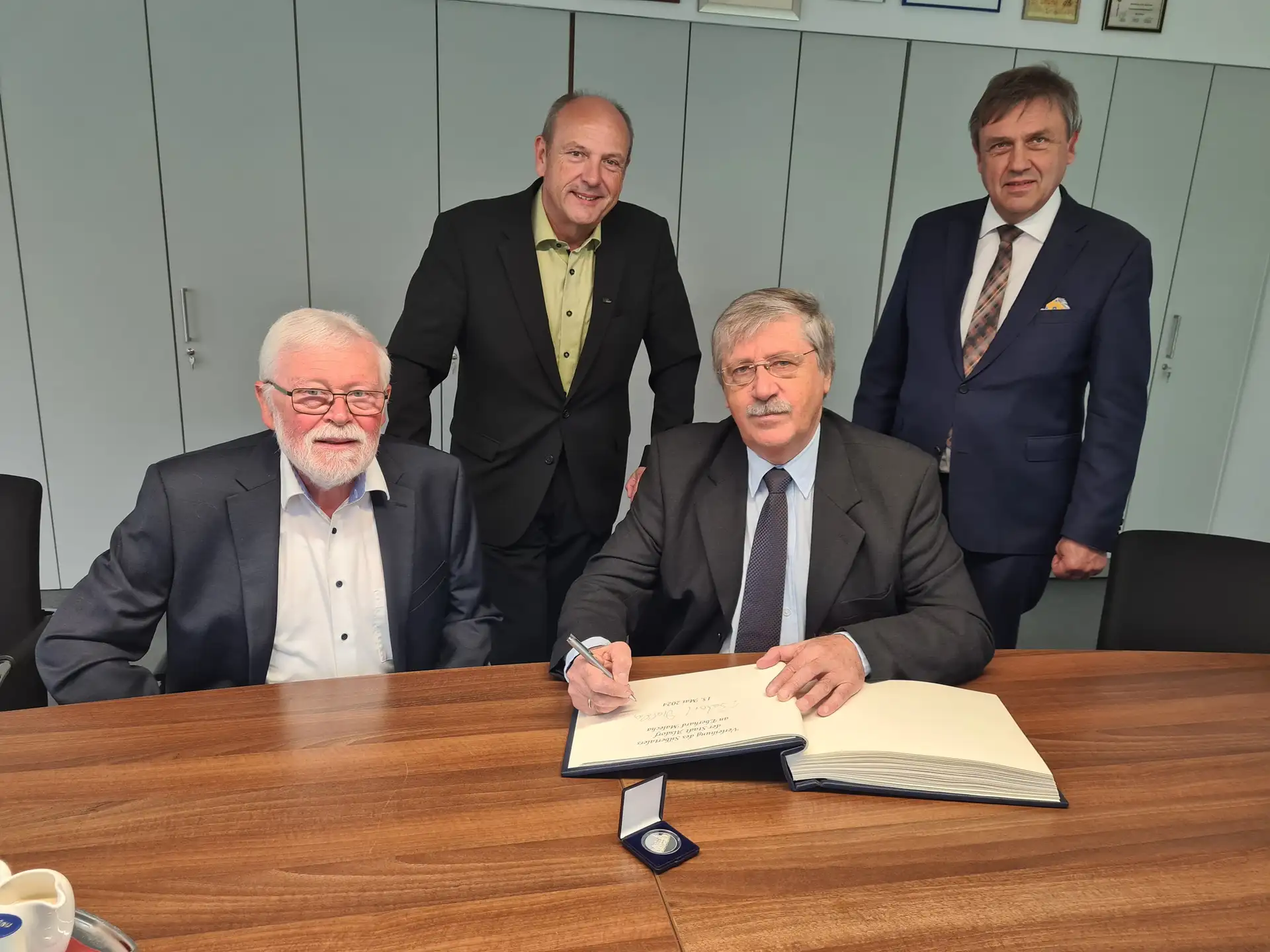 Verdienstvolle Ehrung für Archivar Eberhard Malecha