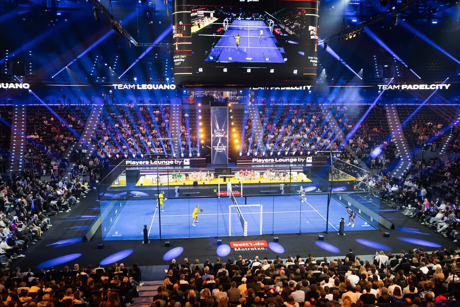 Künstler am Ball: Laura Ludwig, Tommi Schmitt und Tommy Haas schlagen bei der "Promi Padel WM" live in der Arena Oberhausen auf