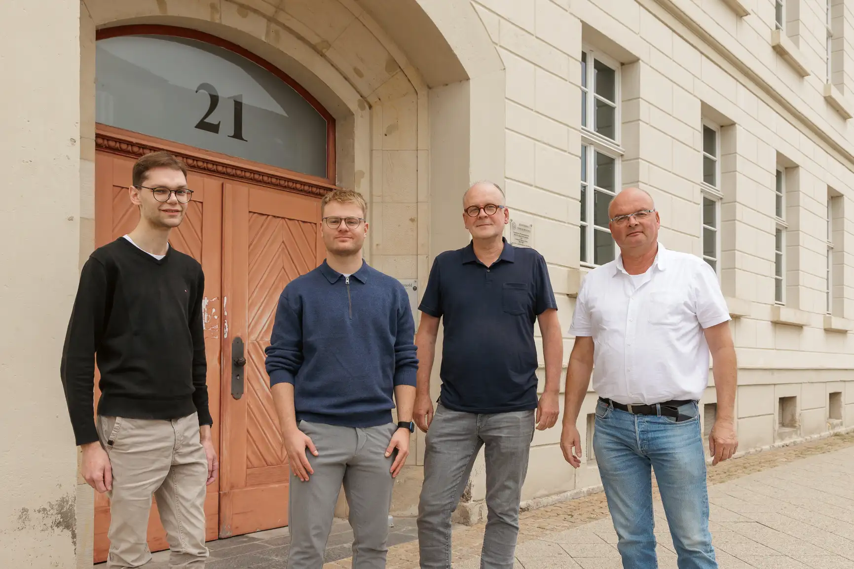 08:30 – 12:00 Uhr 3/3 mit weiteren Kolleginnen und Kollegen kümmern sie sich um die Bauvoranfragen und Bau- anträge in der Stadt.