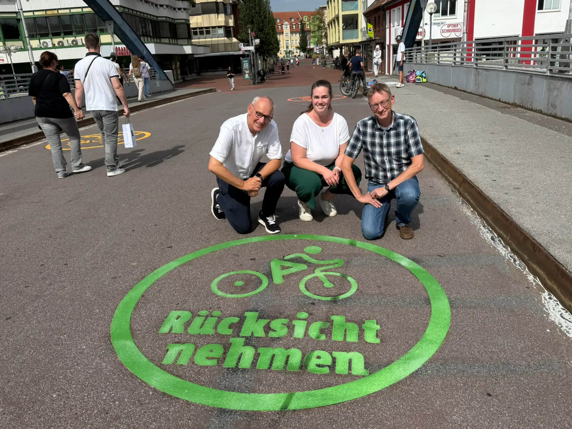 Langlebige Markierungen an der Lippebrücke für mehr Rücksicht