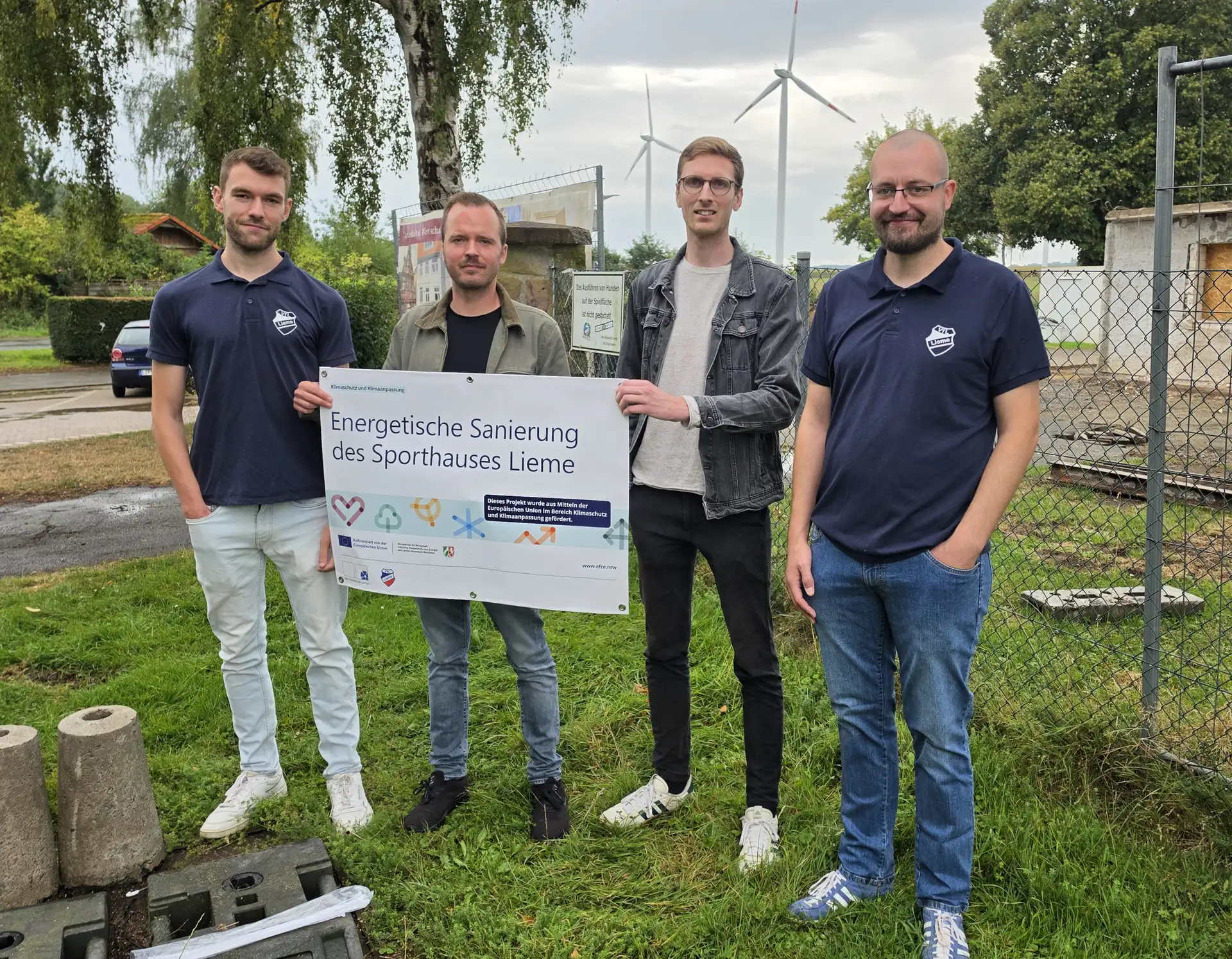 Der VfL Lieme freut sich gemeinsam mit der Stadtverwaltung über die Förderung und auf das rundum sanierte Sporthaus.