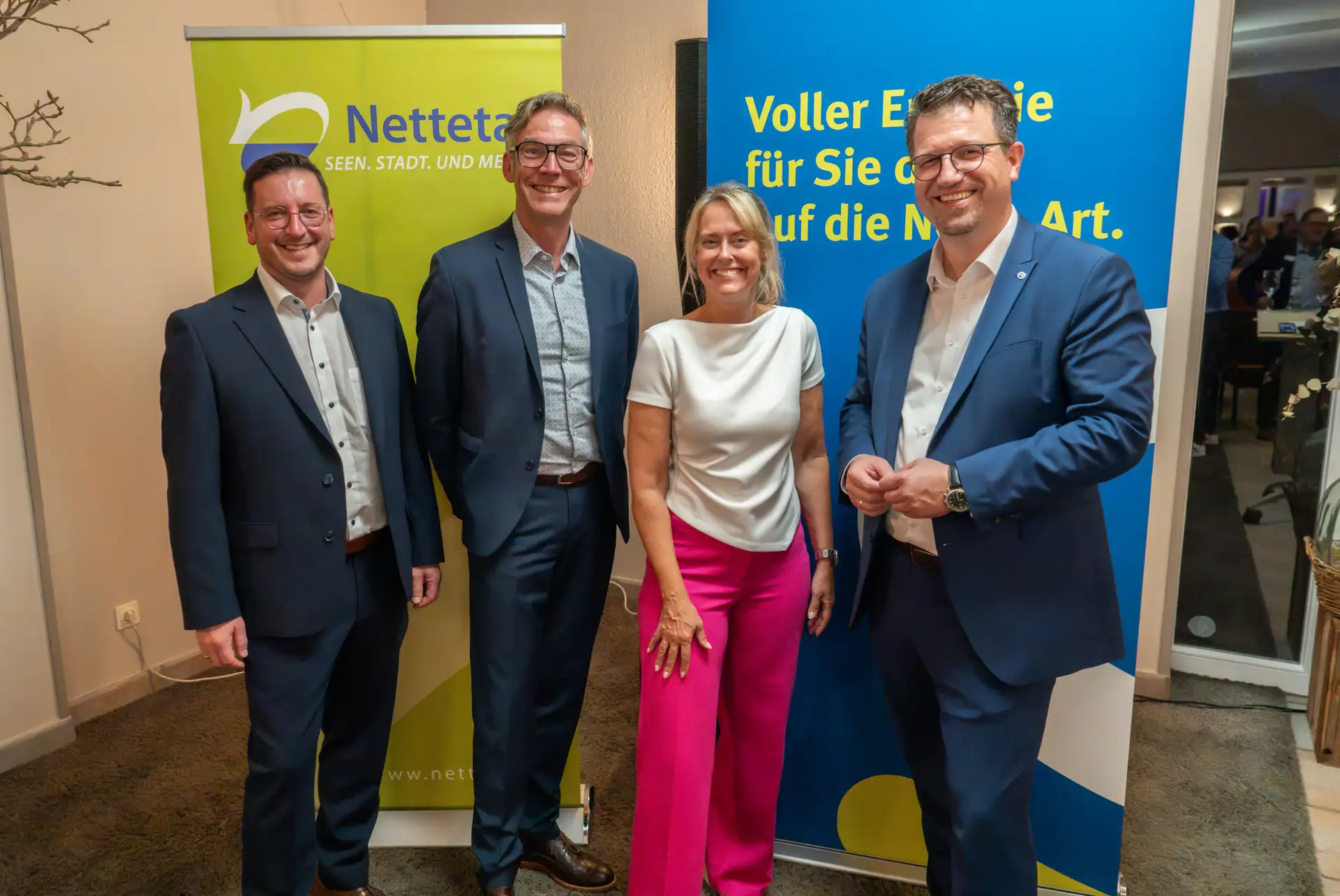 Person bei einer Veranstaltung beim 44. Wirtschaftsgespräch, die vor Publikum spricht oder präsentiert.