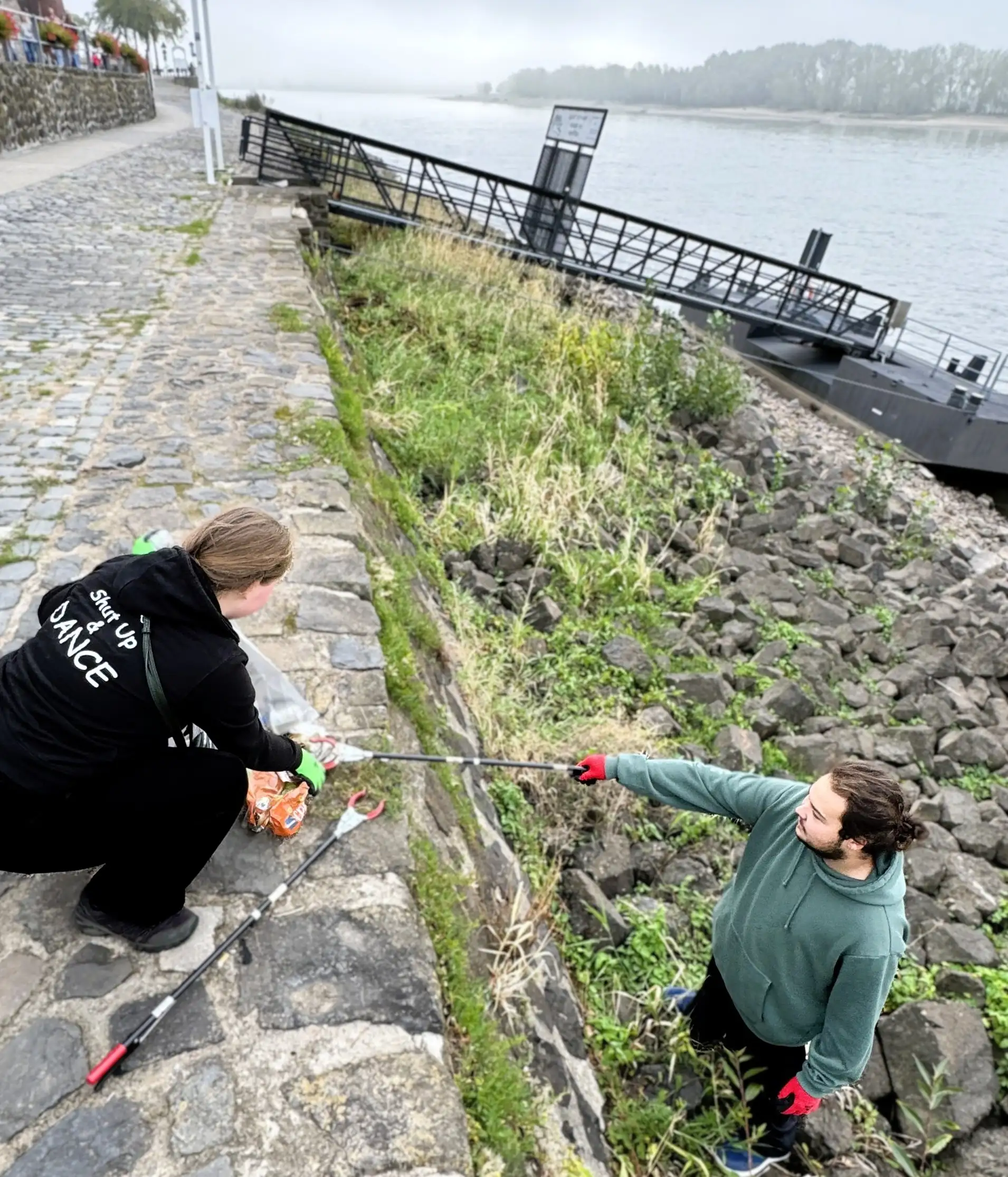 Der Reeser Rheinabschnitt ist dank der Freiwilligen beim RhineCleanUp wieder etwas sauberer.