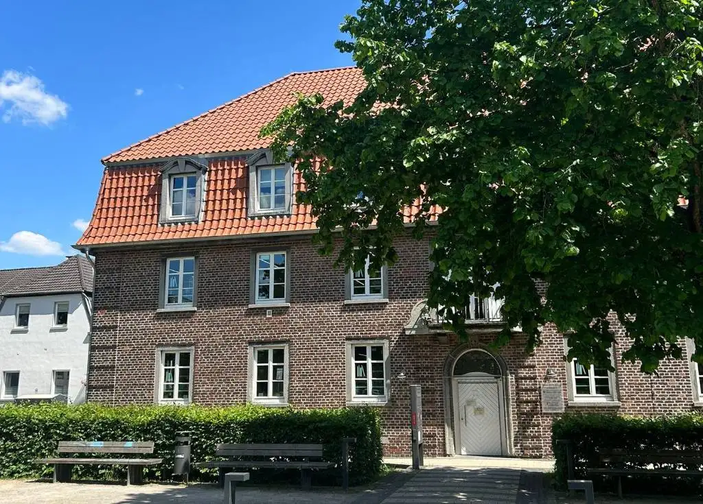 Bilderbuchkino im Haus der Bildung mit projizierten Bilderbüchern und tierischen Geschichten