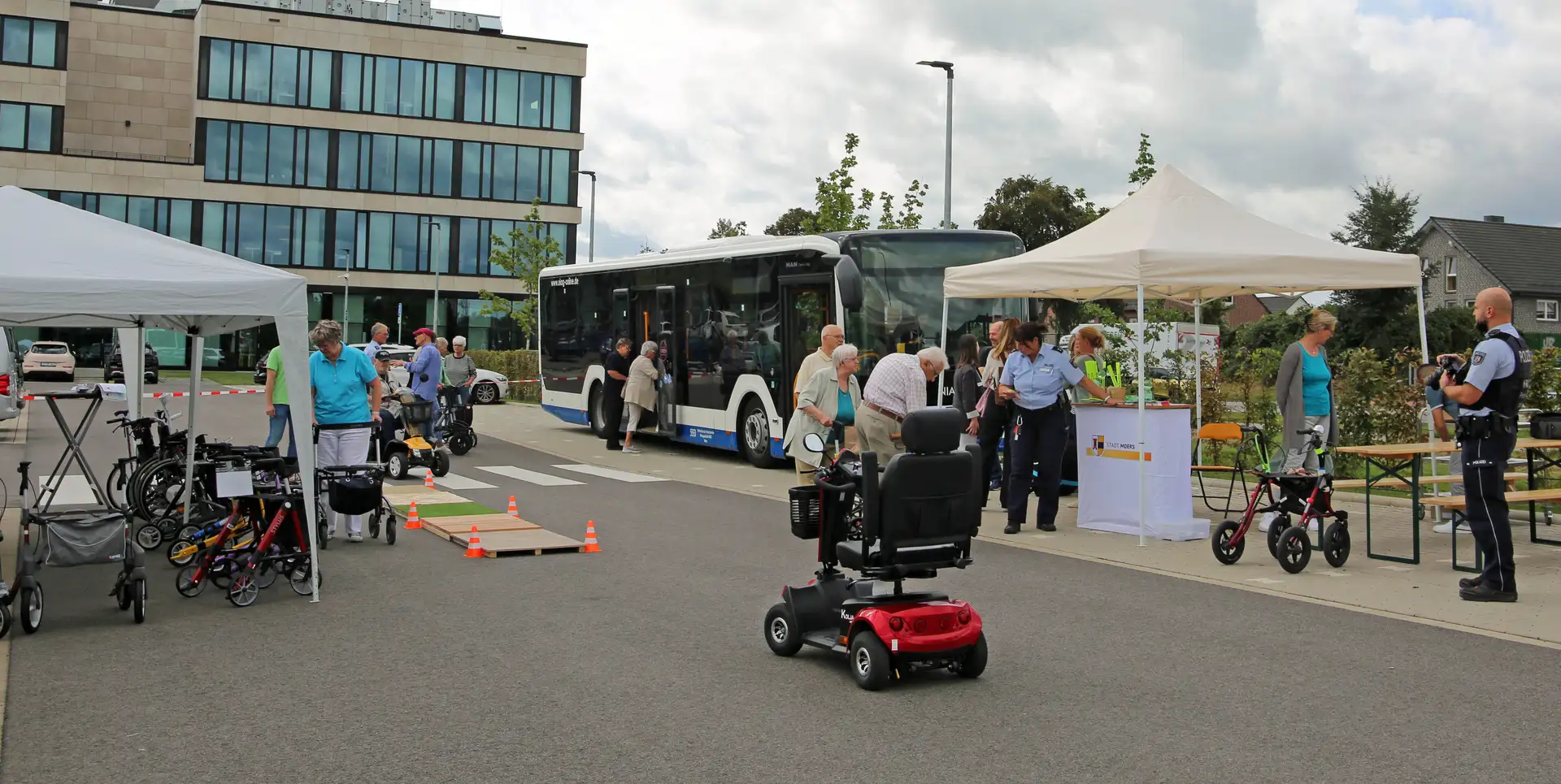 Rollatortag NRW in Moers: Sicher mit dem Rollator