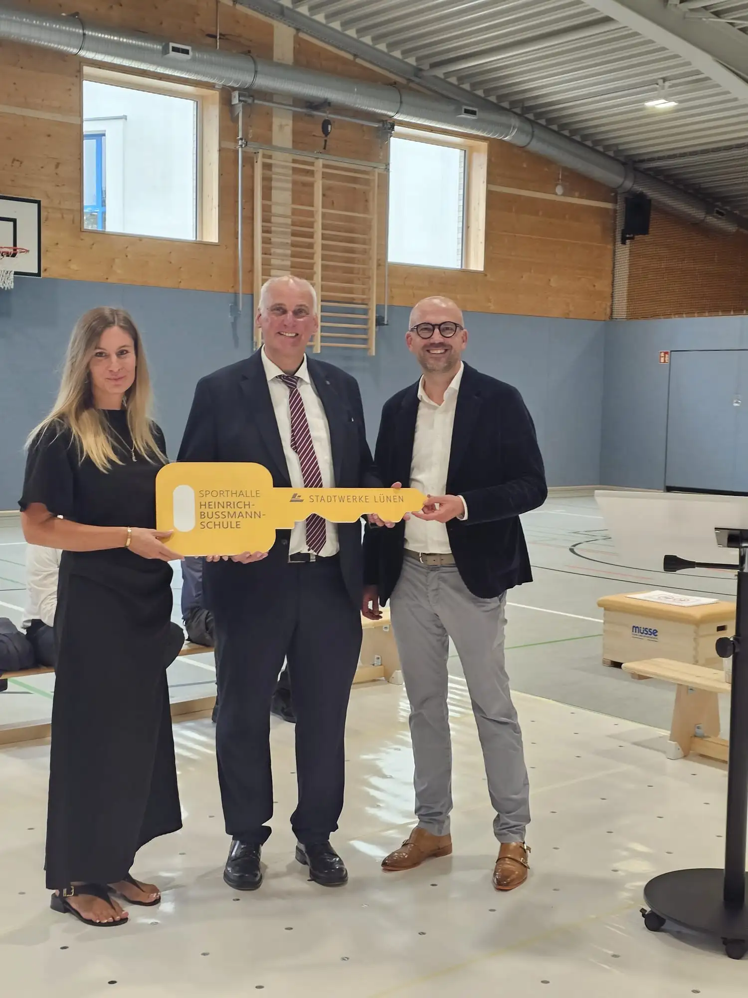 Neue Zweifeldsporthalle an der Heinrich-Bußmann-Schule offiziell eingeweiht