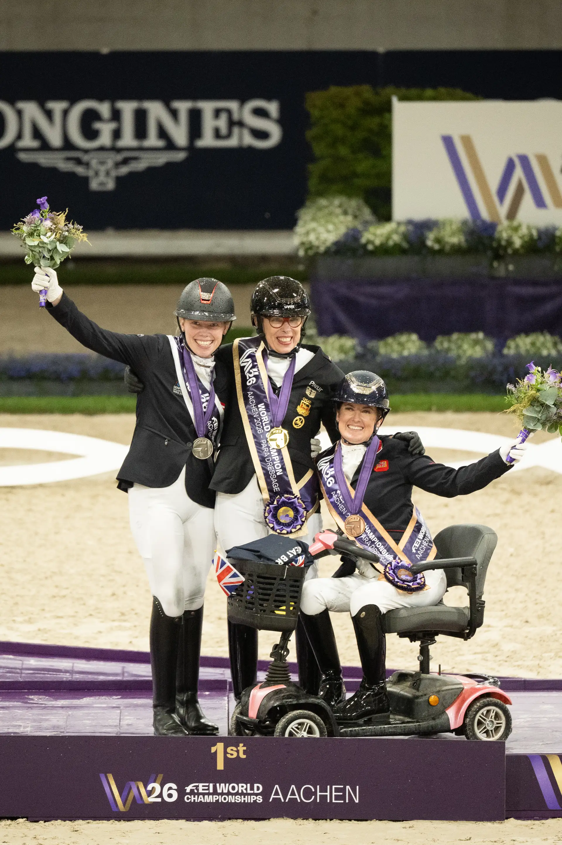 Siegerin Heidemarie Dresing mit Katrine Kristensen (Zweite) und Jemima Green (Dritte) bei der Para-Dressur Grade II.