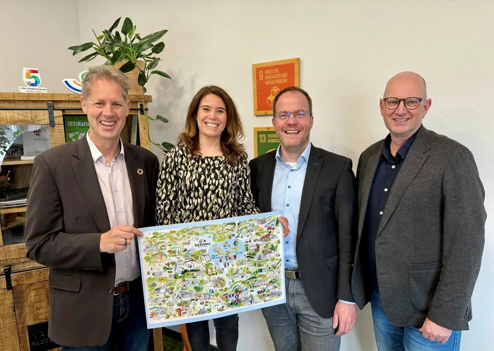 Foto PM Sprechstunde: Im Gespräch sein – im Gespräch bleiben. Darum geht es im Rahmen der zweiten Bürgersprechstunde mit dem vierköpfigen Team der Verwaltungsführung um (v.l.) Bürgermeister Volker Sonneborn, Verhinderungsvertreterin Colette Siebert, Stadtkämmerer Manuel Spies und dem Allgemeinen Vertreter Christoph Koch.