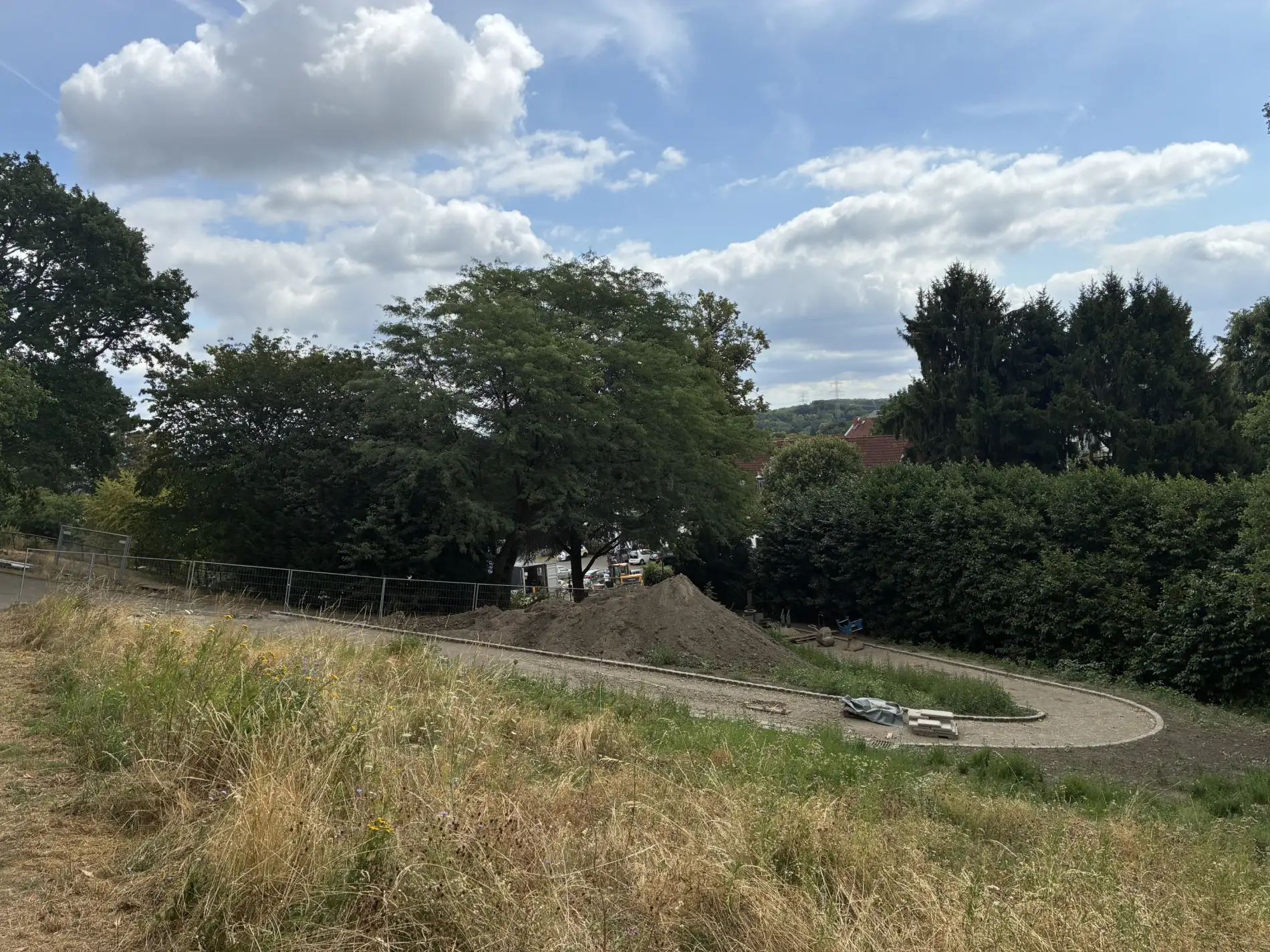 Sanierung im Gethmannschen Garten: neuer Spielplatz nimmt Form an