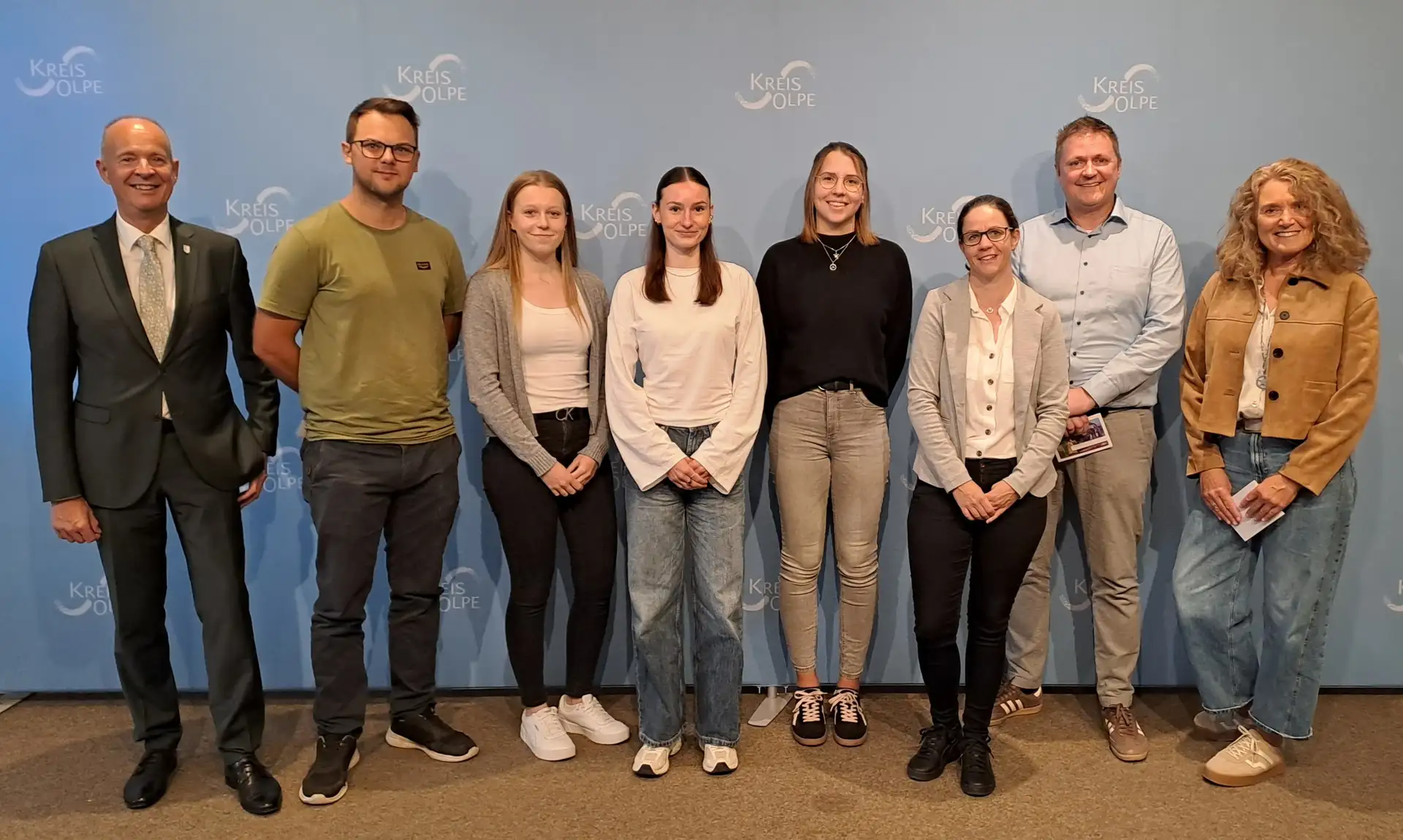 Aufgrund von Urlaub und Krankheit fehlen auf dem Foto die weiteren erfolgreichen Absolventinnen und Absolventen.