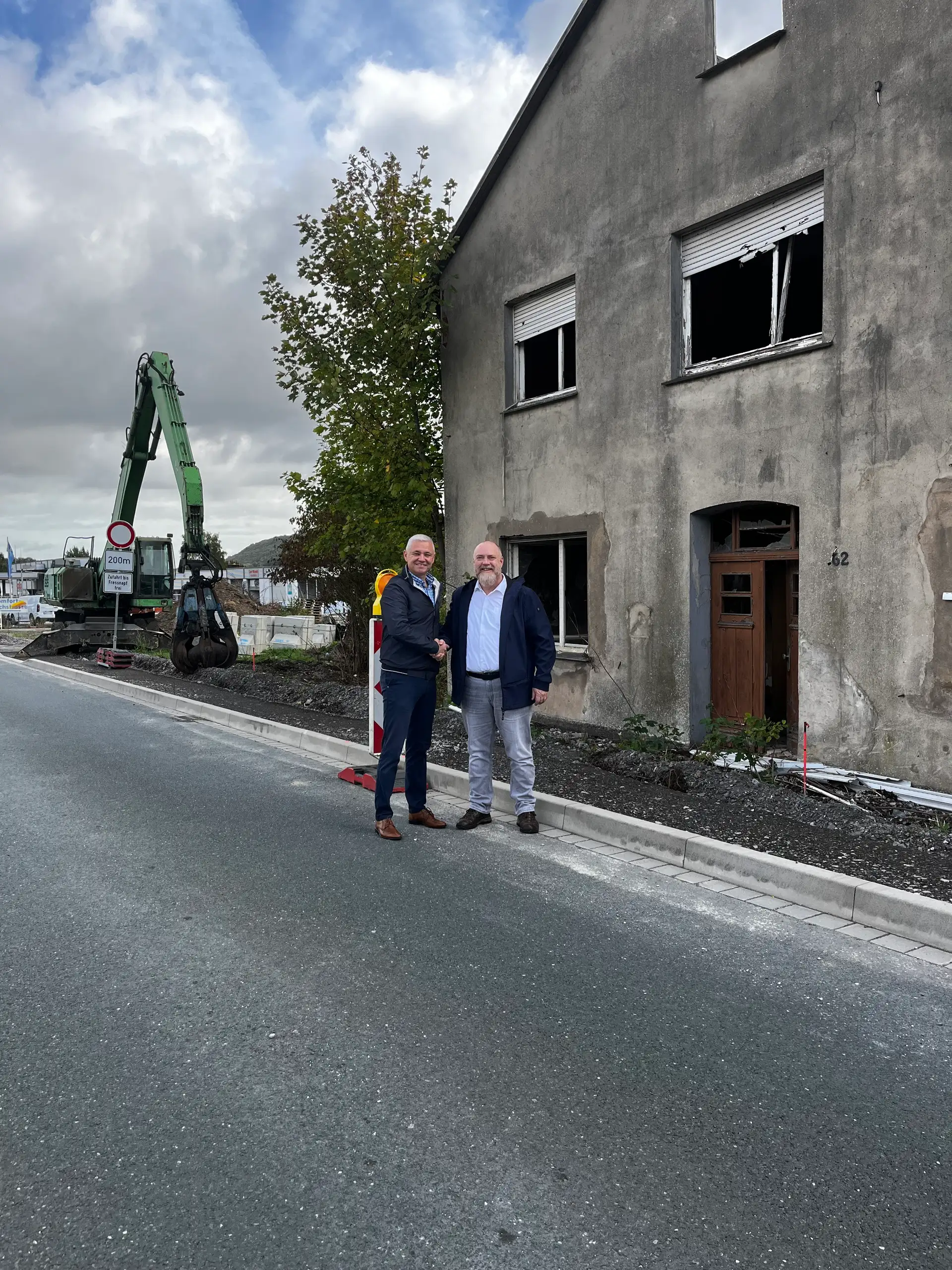 Ruine am Ortseingang von Marsberg während des Abrisses, aufgenommen nahe dem Bereich gegenüber dem Marktkauf.