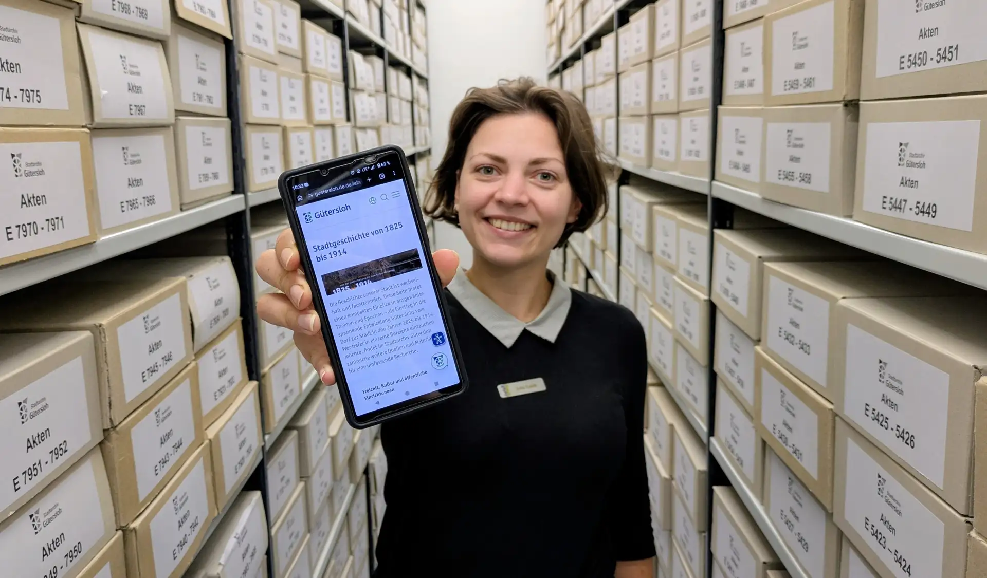 Stadtgeschichte: Stadtarchivarin Julia Kuklik präsentiert die neue Webseite zu Stadtgeschichte, hier die Seite zur Geschichte Güterslohs von 1825 bis 1914.