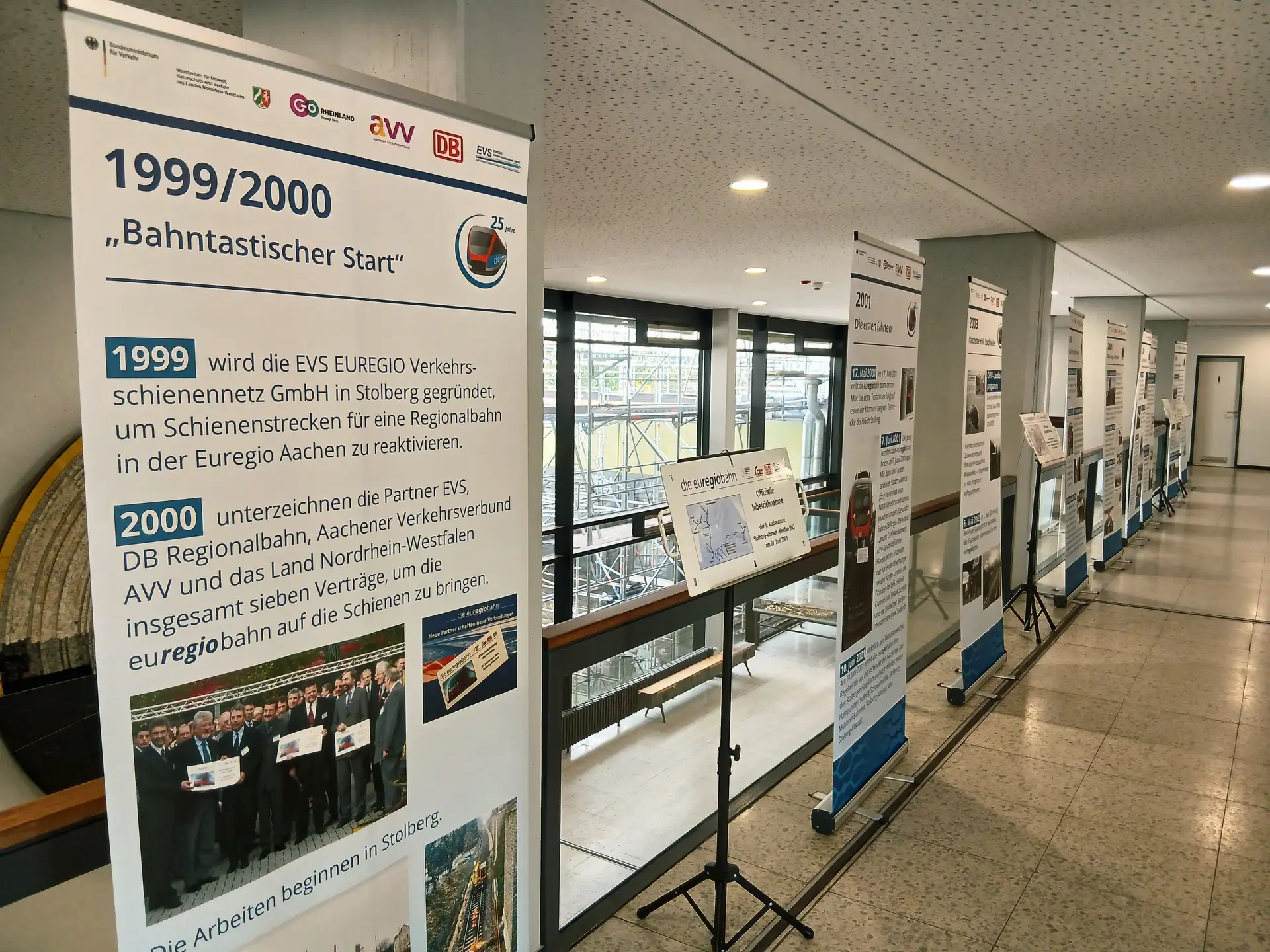 Wanderausstellung im Alsdorfer Rathaus: „25 Jahre Euregiobahn“