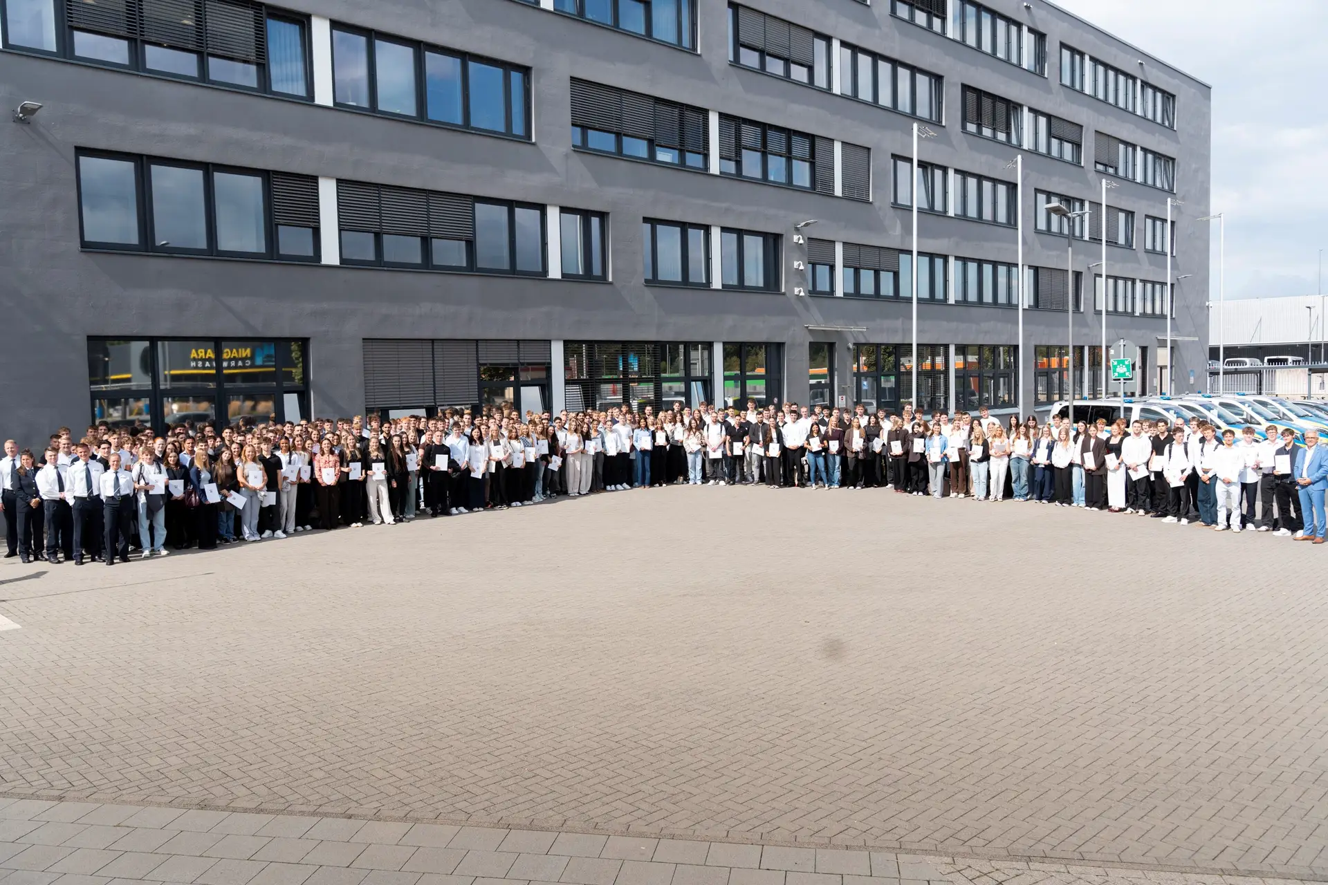 POL-AC: 216 neue Kommissaranwärterinnen und -anwärter starten bei der Polizei Aachen: Besonderer Einstellungsjahrgang nach Rekordbewerberzahl