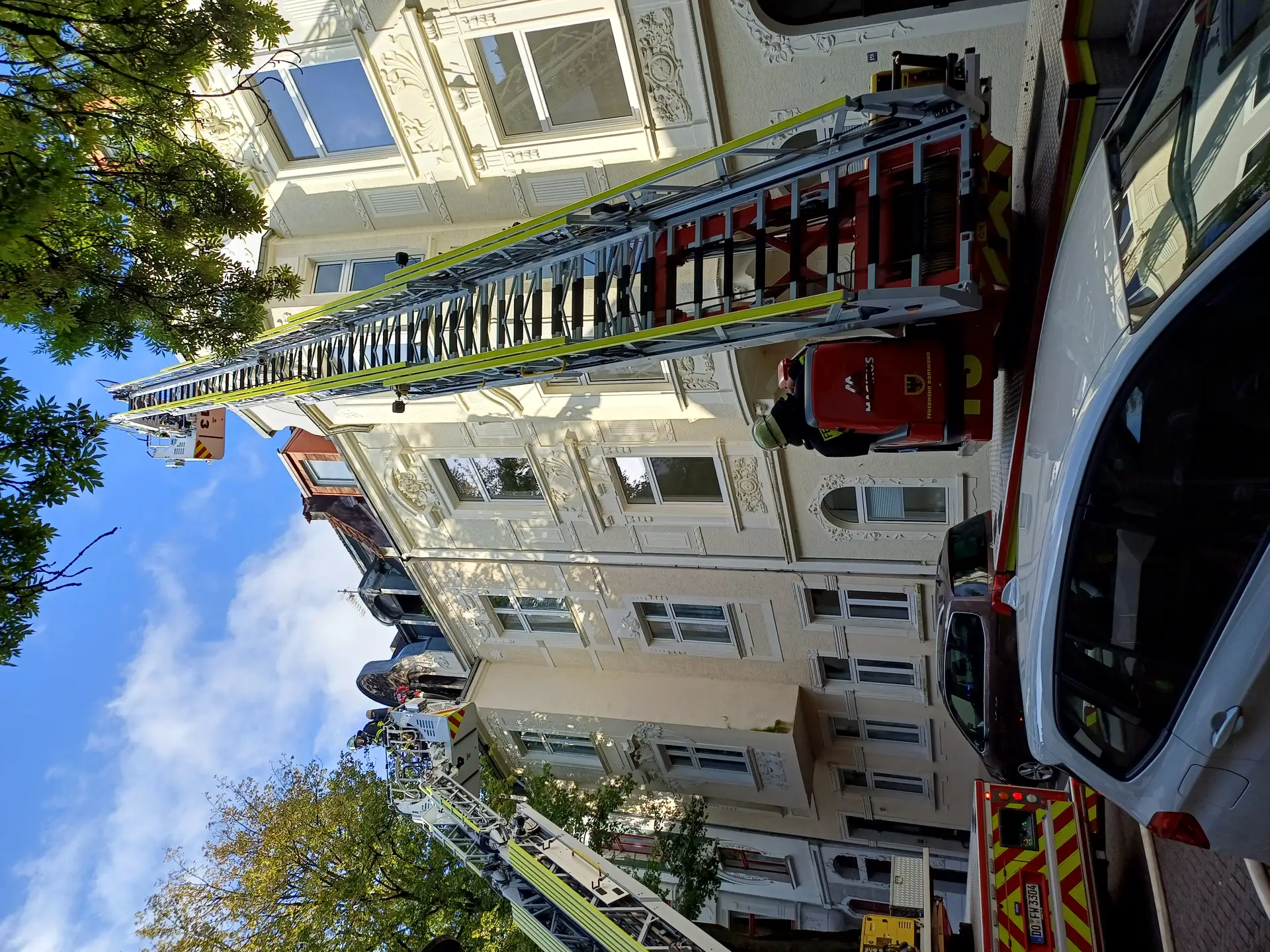 FW-DO: Feuer in einer Dachgeschosswohnung