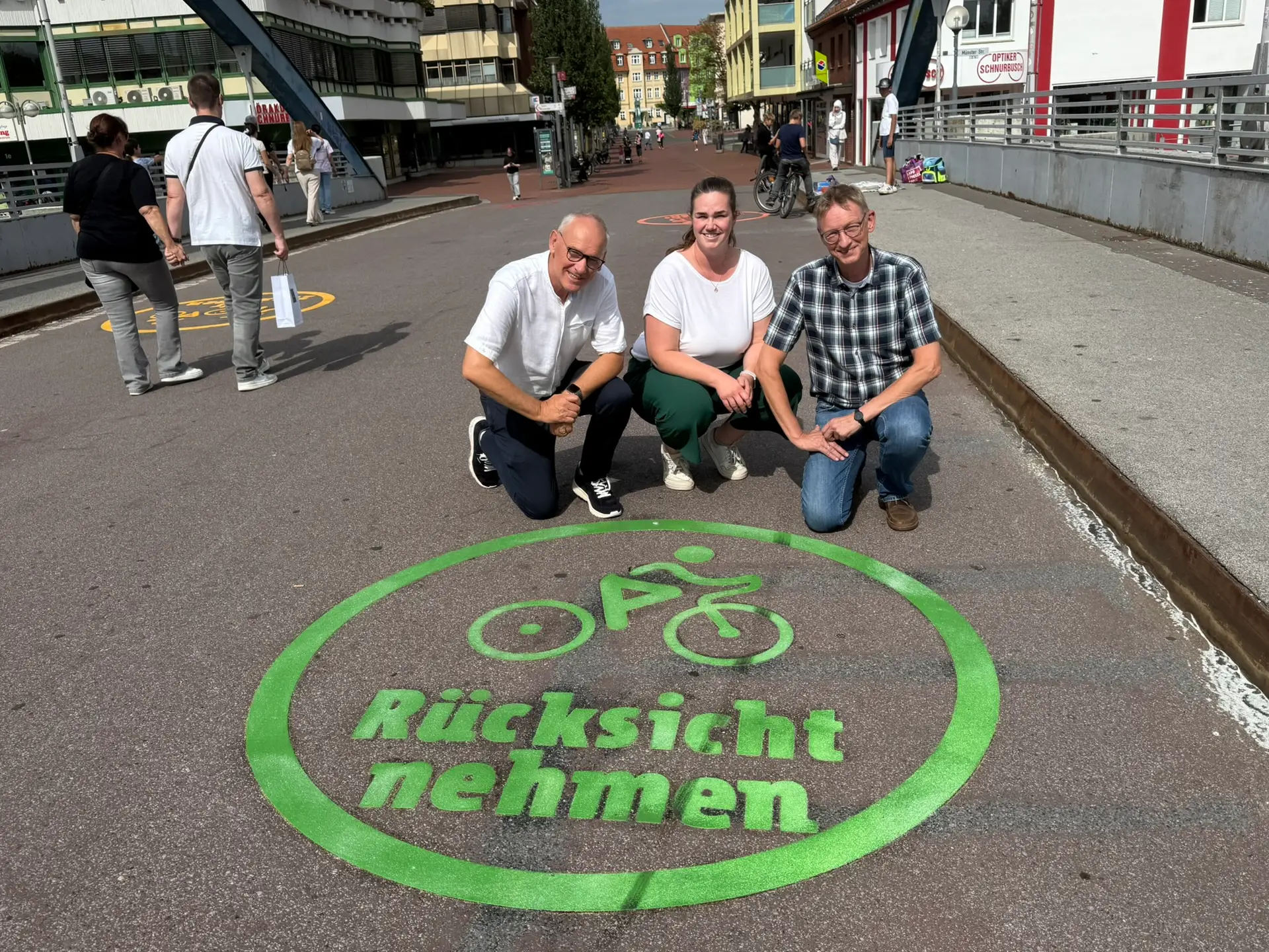 Langlebige Markierungen an der Lippebrücke für mehr Rücksicht