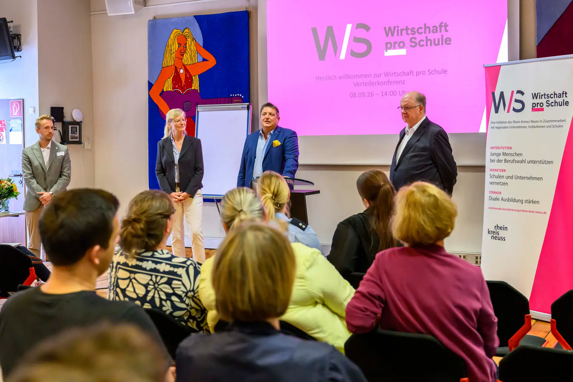 V.l.: Nils Matzen und Claudia Trampen von der Kommunalen Koordinierungsstelle, David Zülow (Zülow AG) und Johann-Andreas Werhahn (Werhahn Stiftung) bei der Verteilerkonferenz