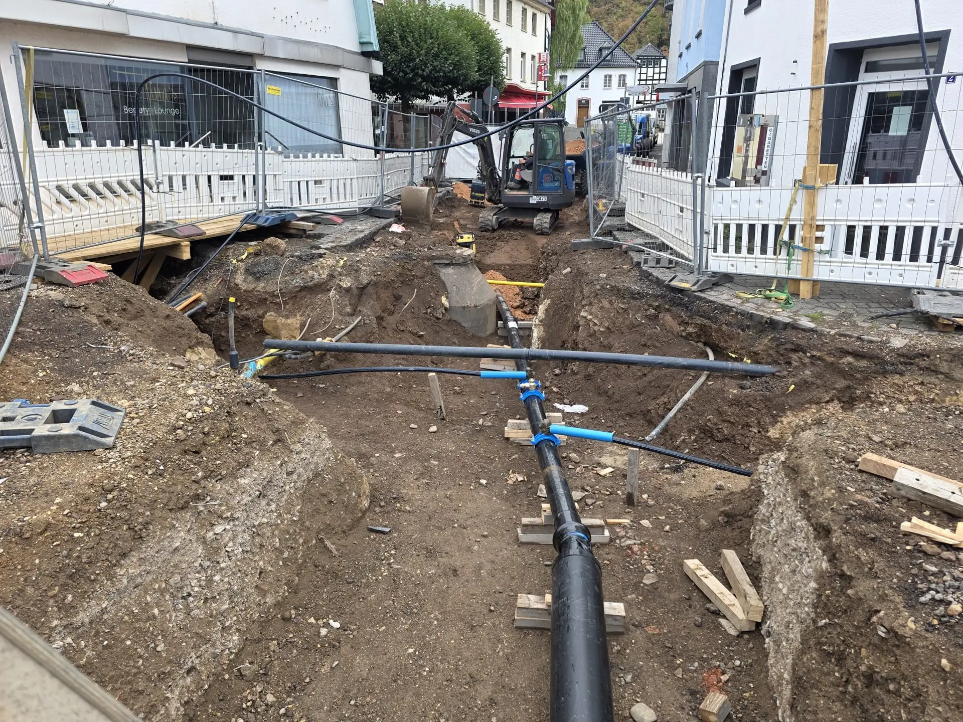 Arbeiten an den Versorgungsleitungen im Bereich der Brücke Am Markt und der Sleidanusstraße.