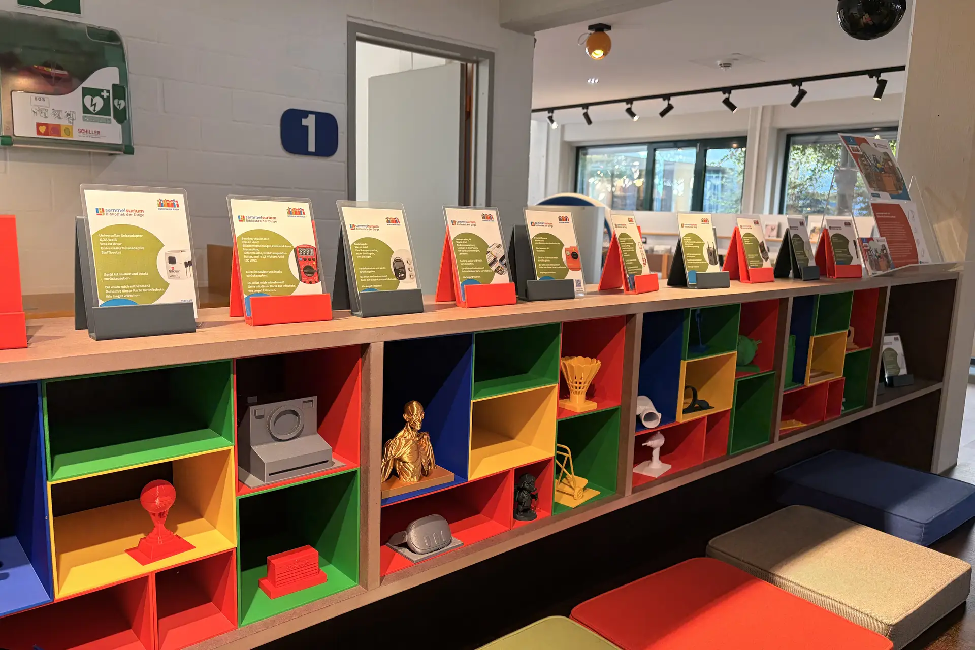 „Sammelsurium“ heißt die neue Bibliothek der Dinge in Monheim am Rhein. Clara Dietlmaier Kreis Mettmann Die Landrätin Büro der Landrätin Presse und Kommunikation Zimmer 1.513 Düsseldorfer Str. 26 40822 Mettmann Tel.: 02104/99-1071 Fax: 02104/73855