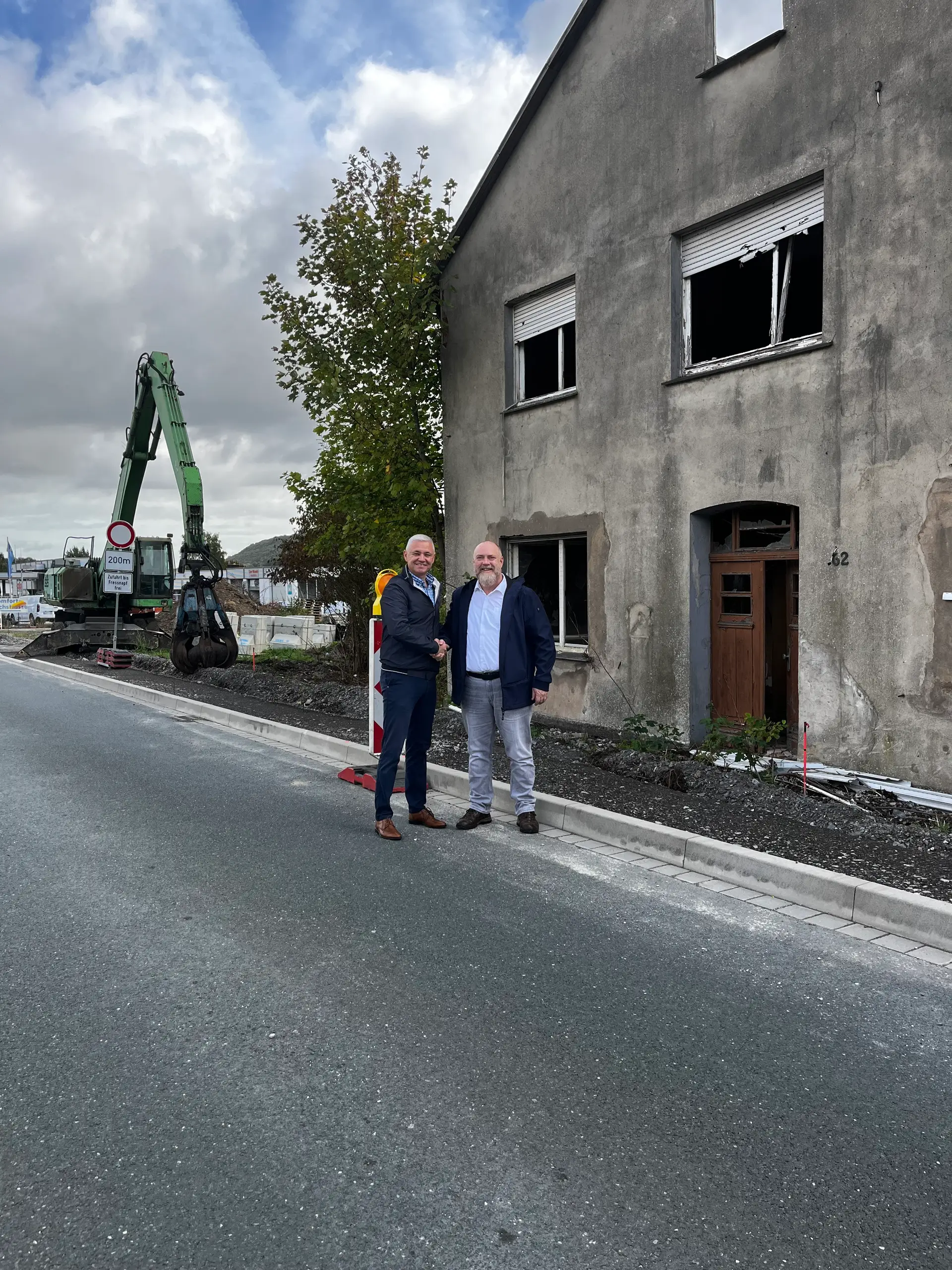 Ruine am Ortseingang von Marsberg während des Abrisses, aufgenommen nahe dem Bereich gegenüber dem Marktkauf.