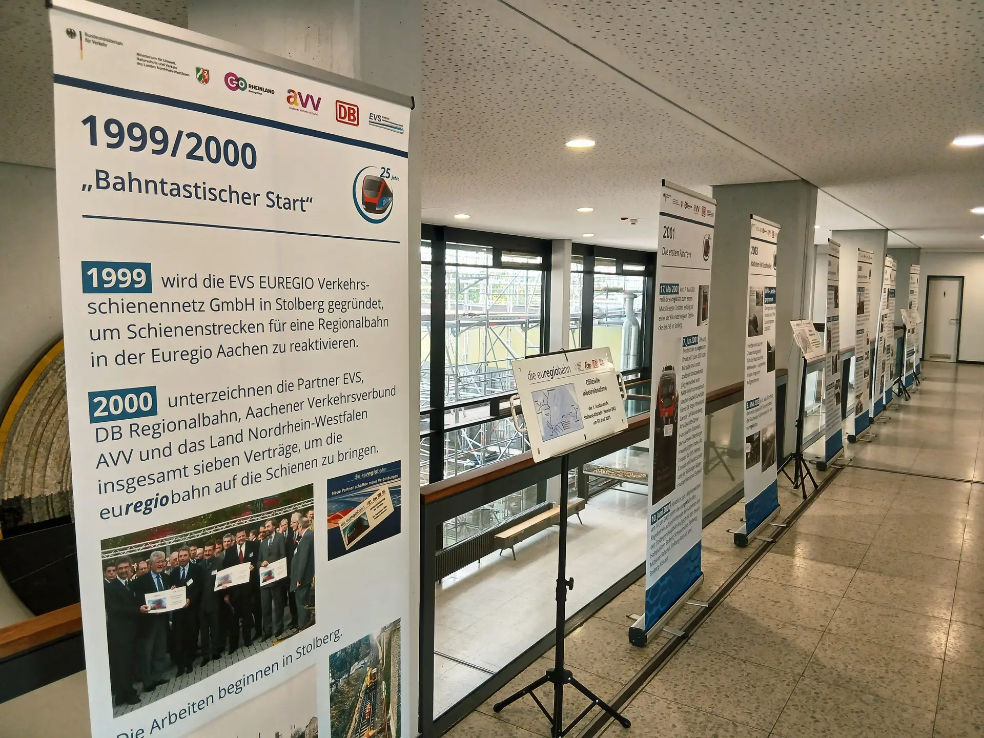 Wanderausstellung im Alsdorfer Rathaus: „25 Jahre Euregiobahn“