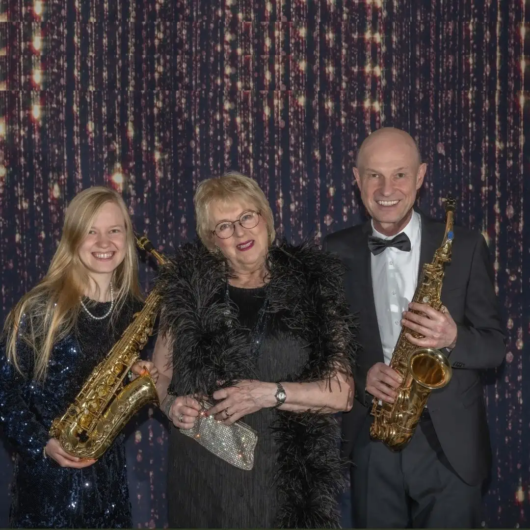 Insa-Marie Schneider und Dr. Dietmar Schneider am Saxophon sowie Rezitatorin Elisabeth Dieckhöfer.