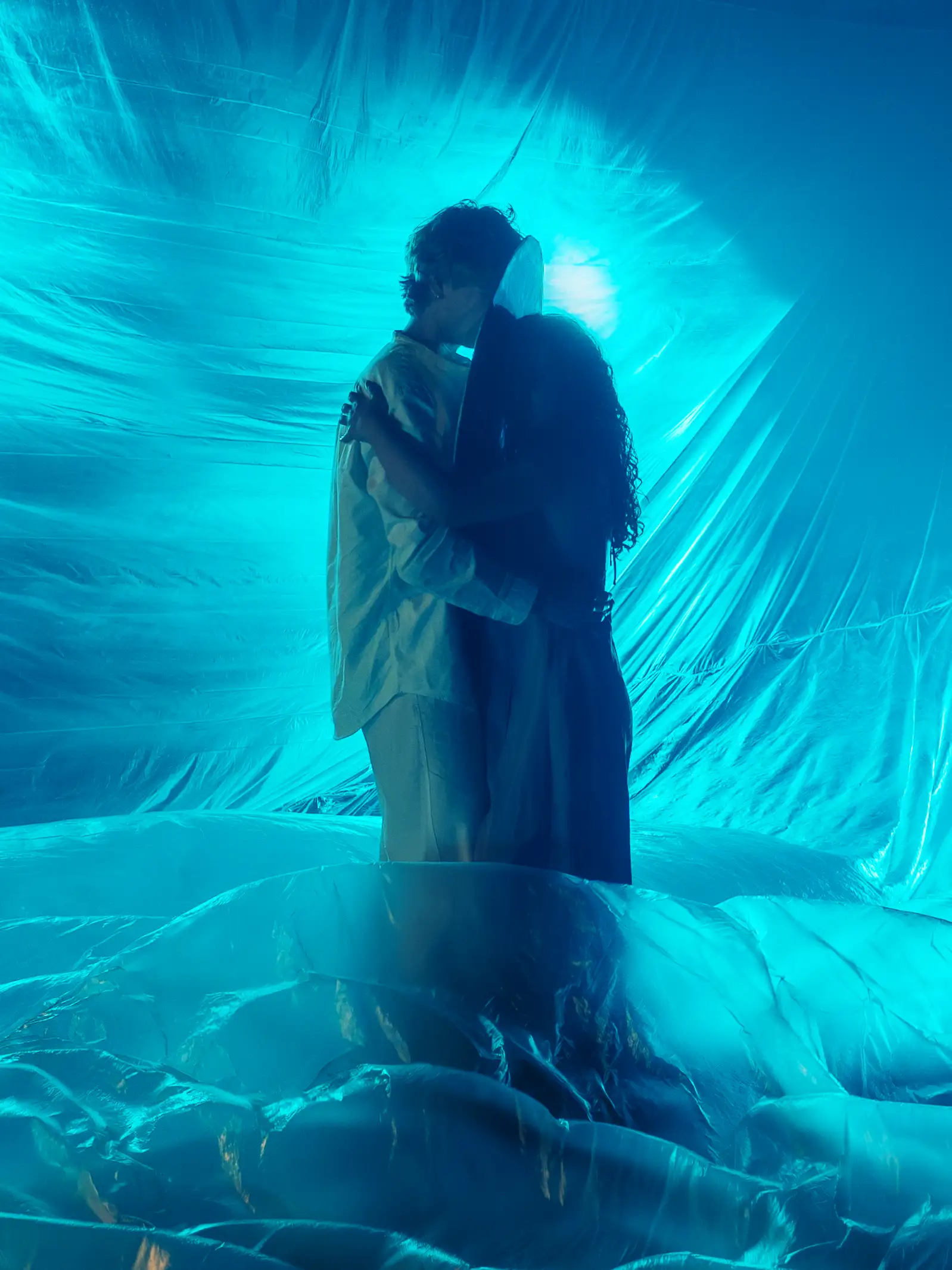 Beim Stück „The Waves“ wird der Zuschauerraum in ein Meer aus Licht und Farben verwandelt.“