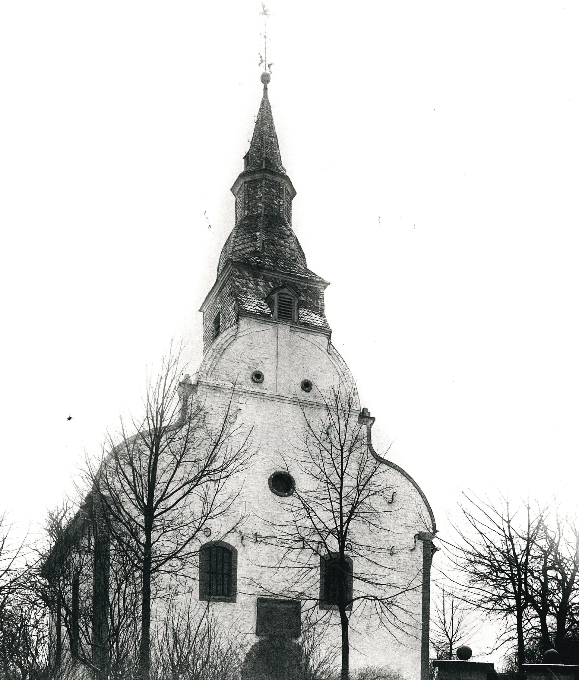 Dieses Foto von 1910 zeigt die Evangelische Kirche in Jüchen-Otzenrath.