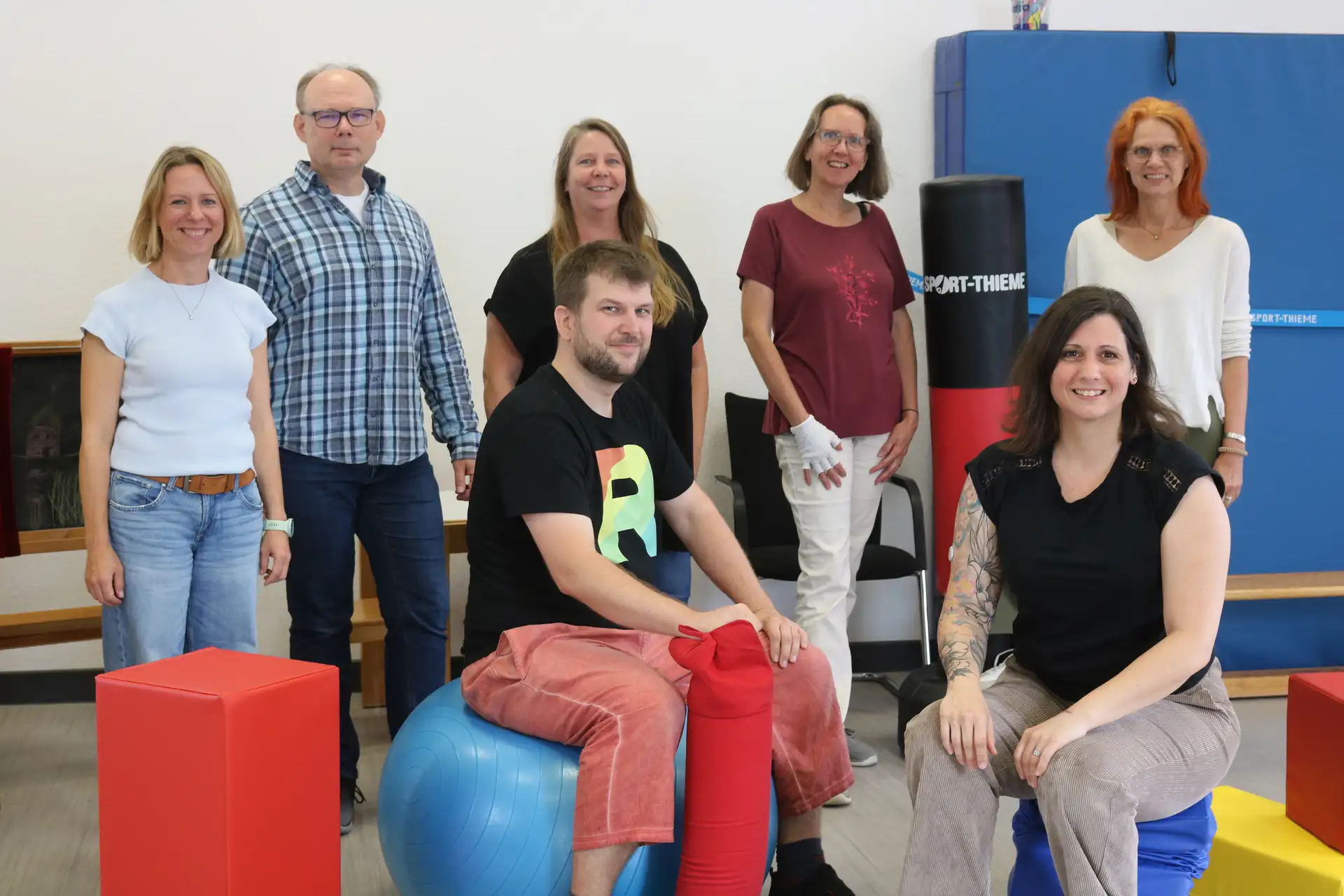 hinten v.l.: Bernadette Nohlen, Christian Weißenbruch, Birgit Napierski, Dr. Annette Schneider, Dorothee Meimers. vorne sitzend: Jan Joscha Hegemann, Manuela Schönhoff.