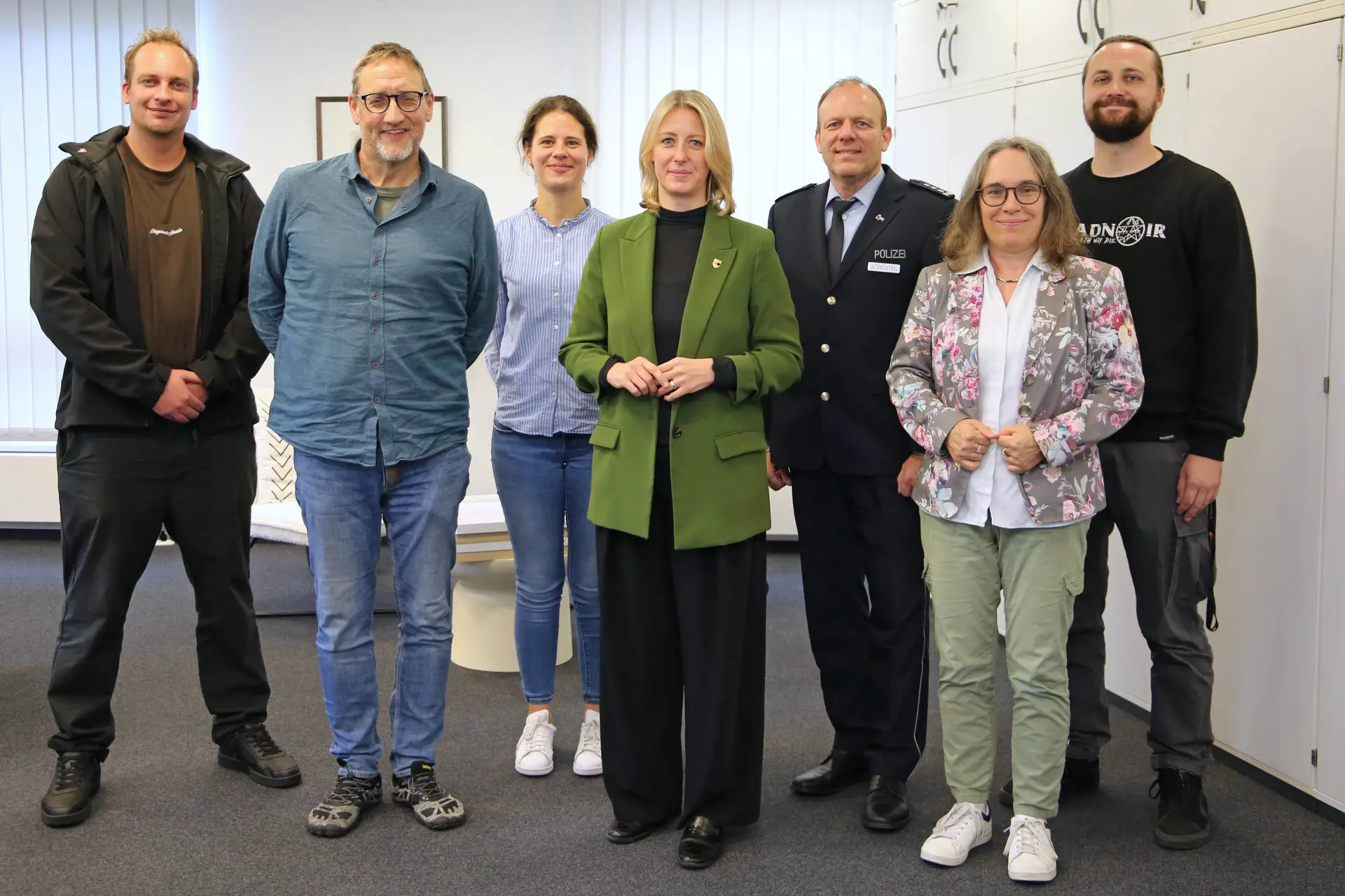 Bürgermeisterin Julia Zupancic und Vertreterinnen und Vertreter von DGB und örtlichen Gewerkschaften treffen sich zu einem Gespräch im Rathaus.