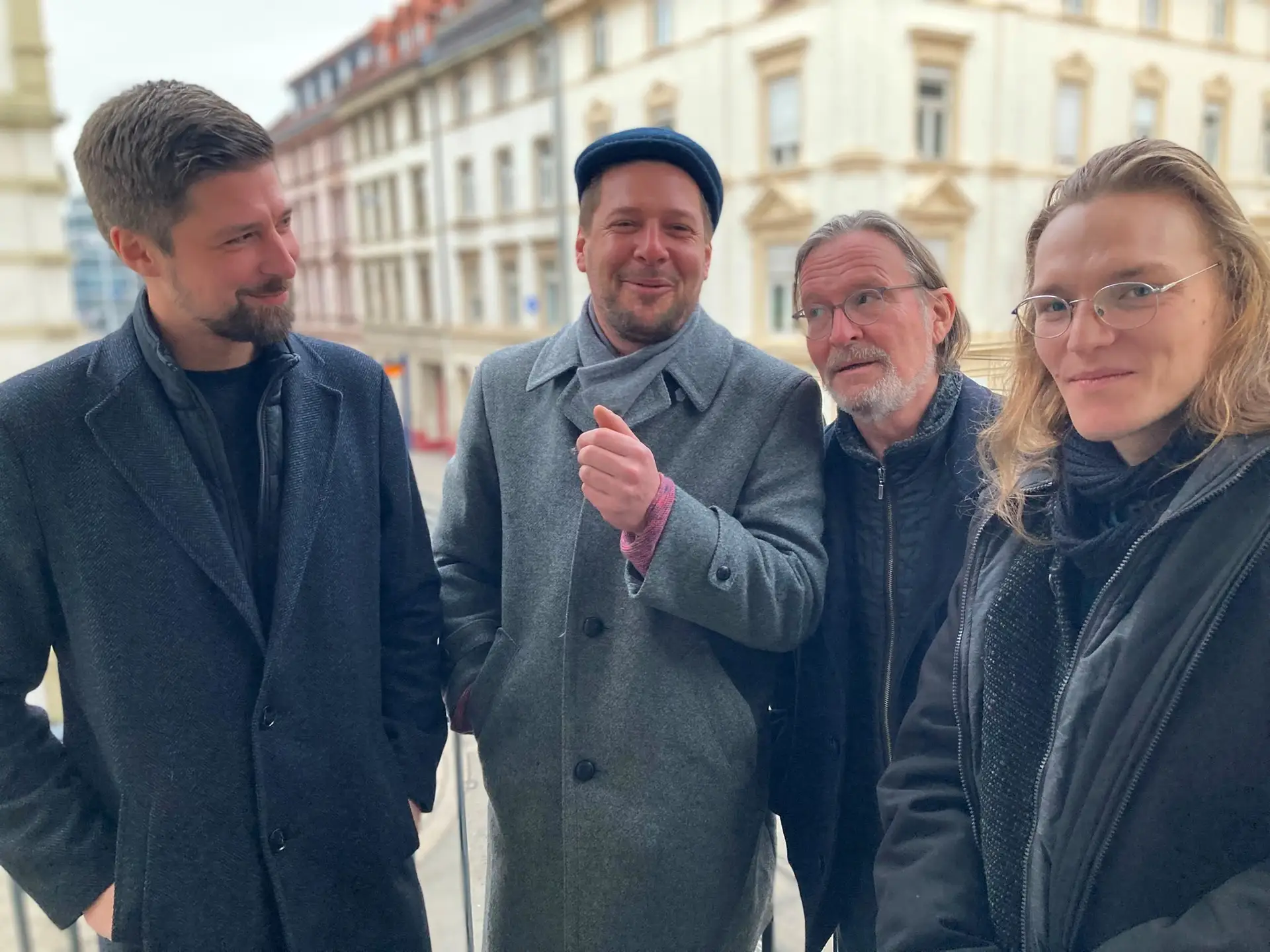 Musikgruppe mit der Band „Radio Tellmann“ und dem Chor „Gans Schräg“ bei einem Konzert im Sojus 7 in Monheim am Rhein.