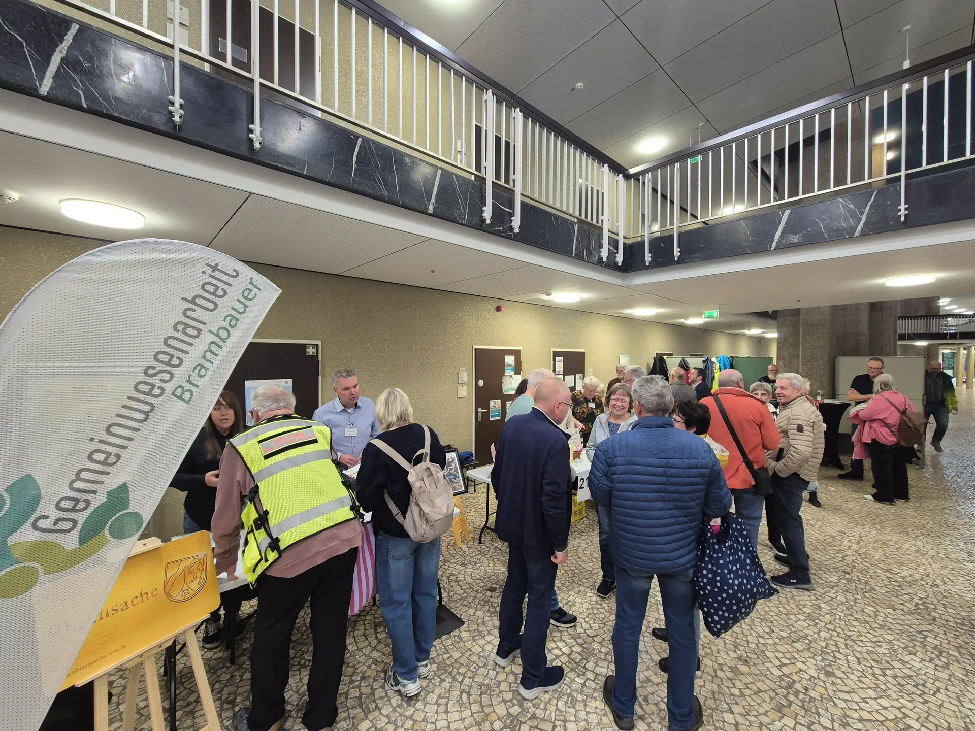 Informationsveranstaltung im Foyer des Lüner Rathauses für Menschen vor dem Übergang in den Ruhestand.