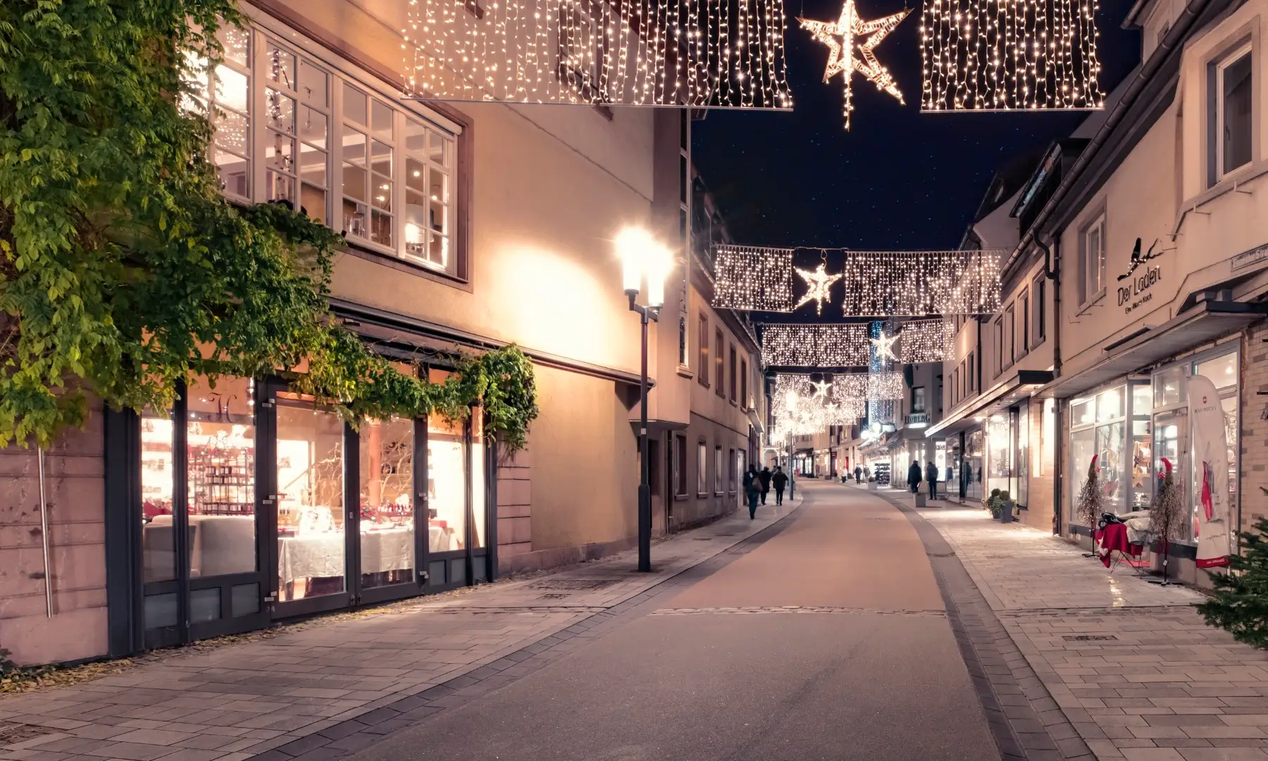 Weihnachtsbeleuchtung in der Ennester Straße in Attendorn.